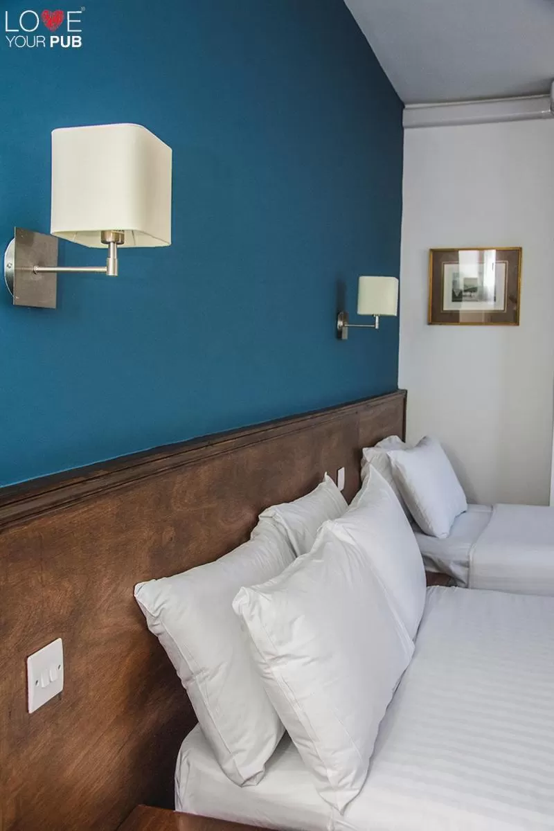 Bedroom, Bed in Keppels Head Hotel