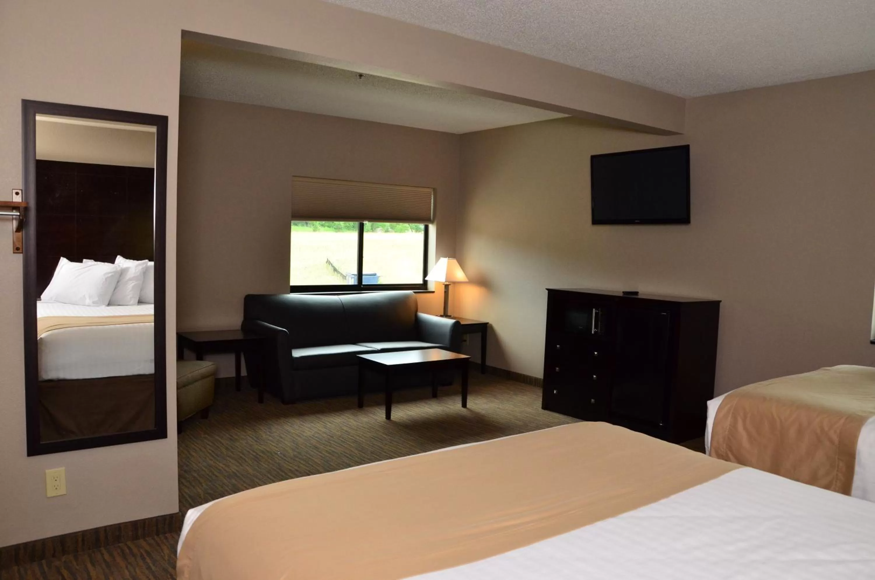 Bedroom, Bed in Qube Hotel - Polk City