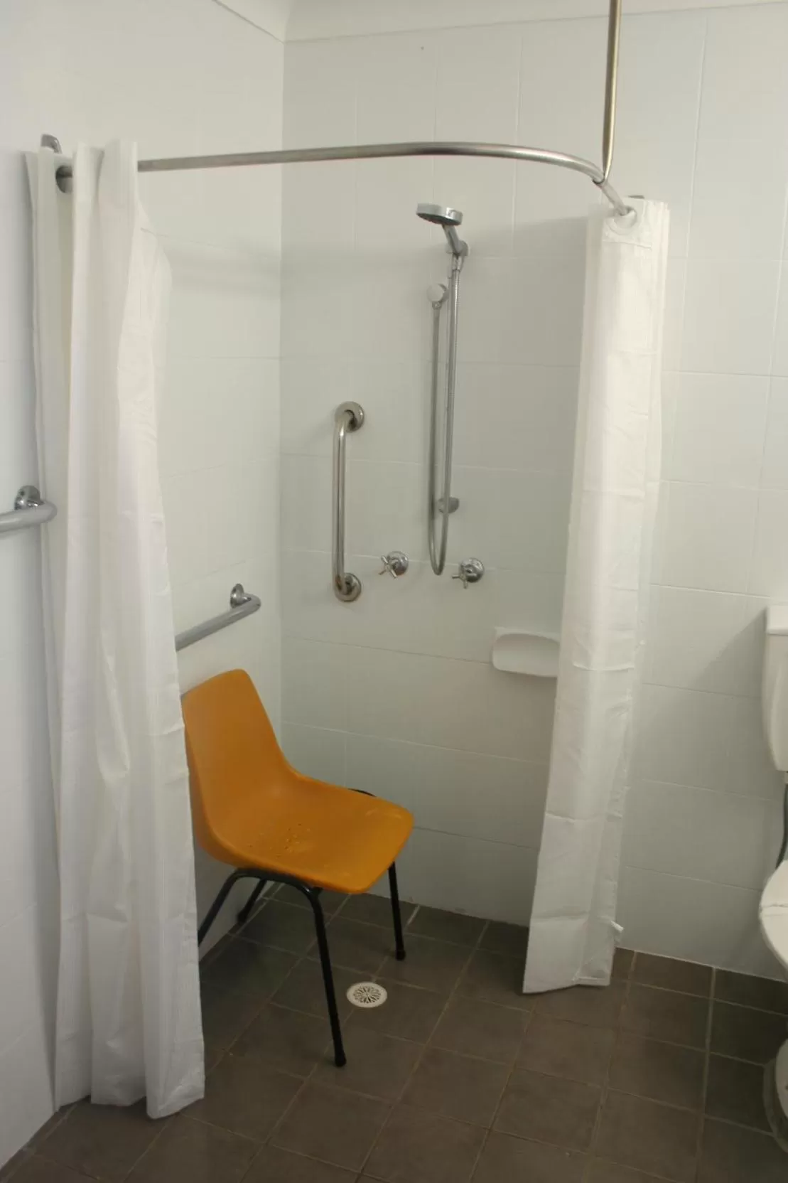 Shower in Club Motel Armidale