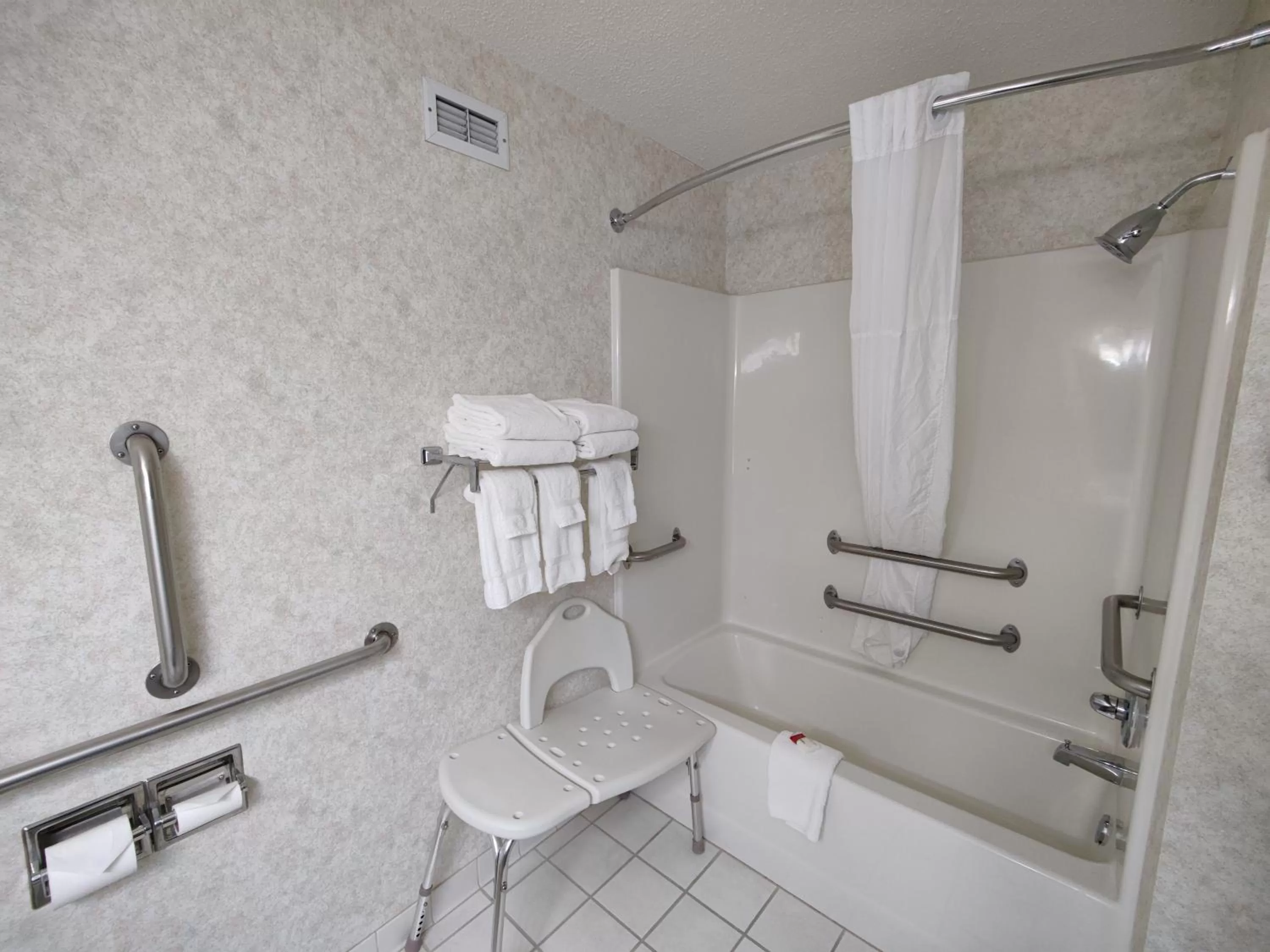 Bathroom in Baymont by Wyndham Albany MN