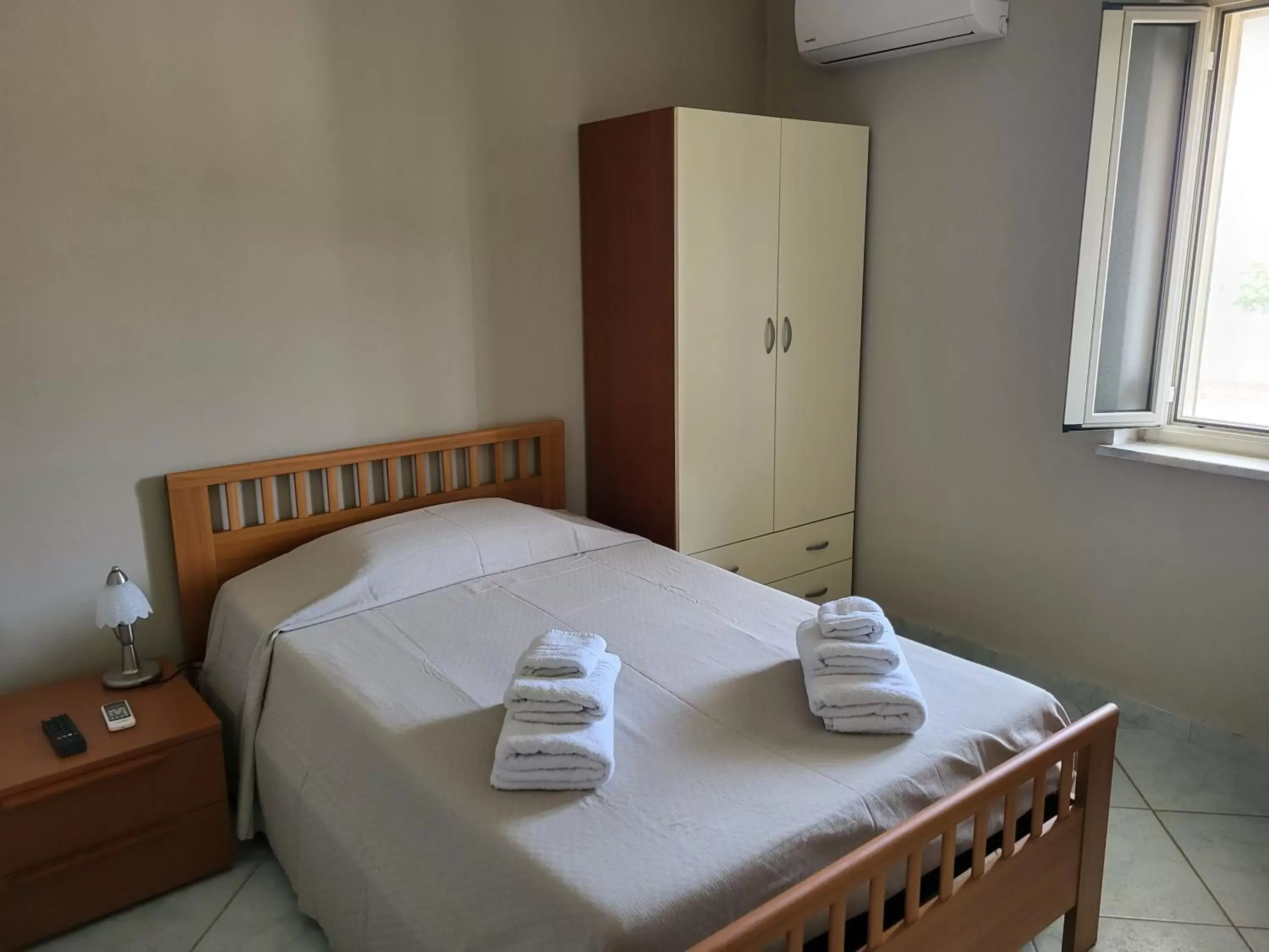 Single Room with Private External Bathroom in B&B Magna Grecia Single Room with Private External Bathroom in B&B Magna Grecia