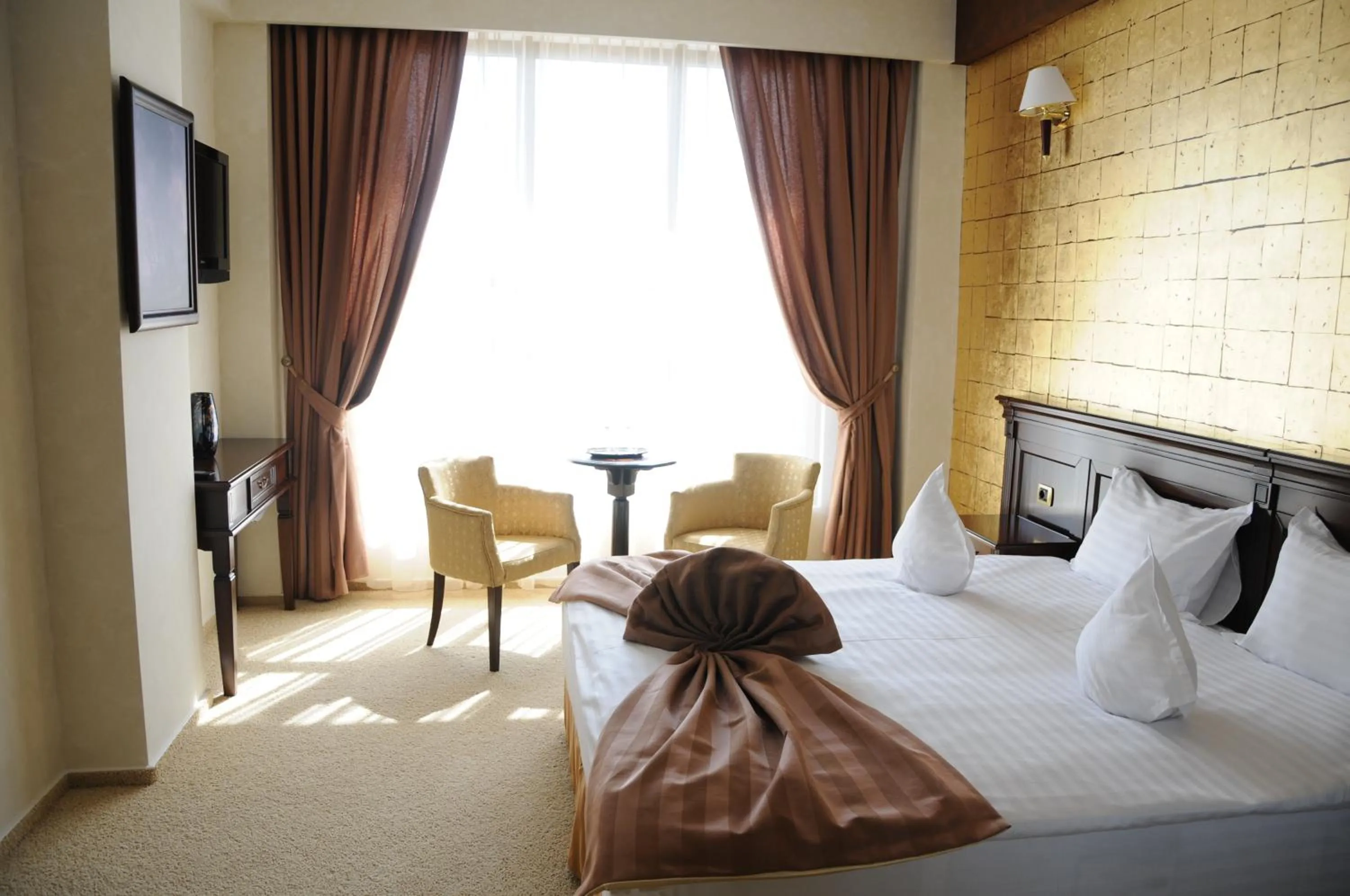 Photo of the whole room, Bed in Hotel Rexton