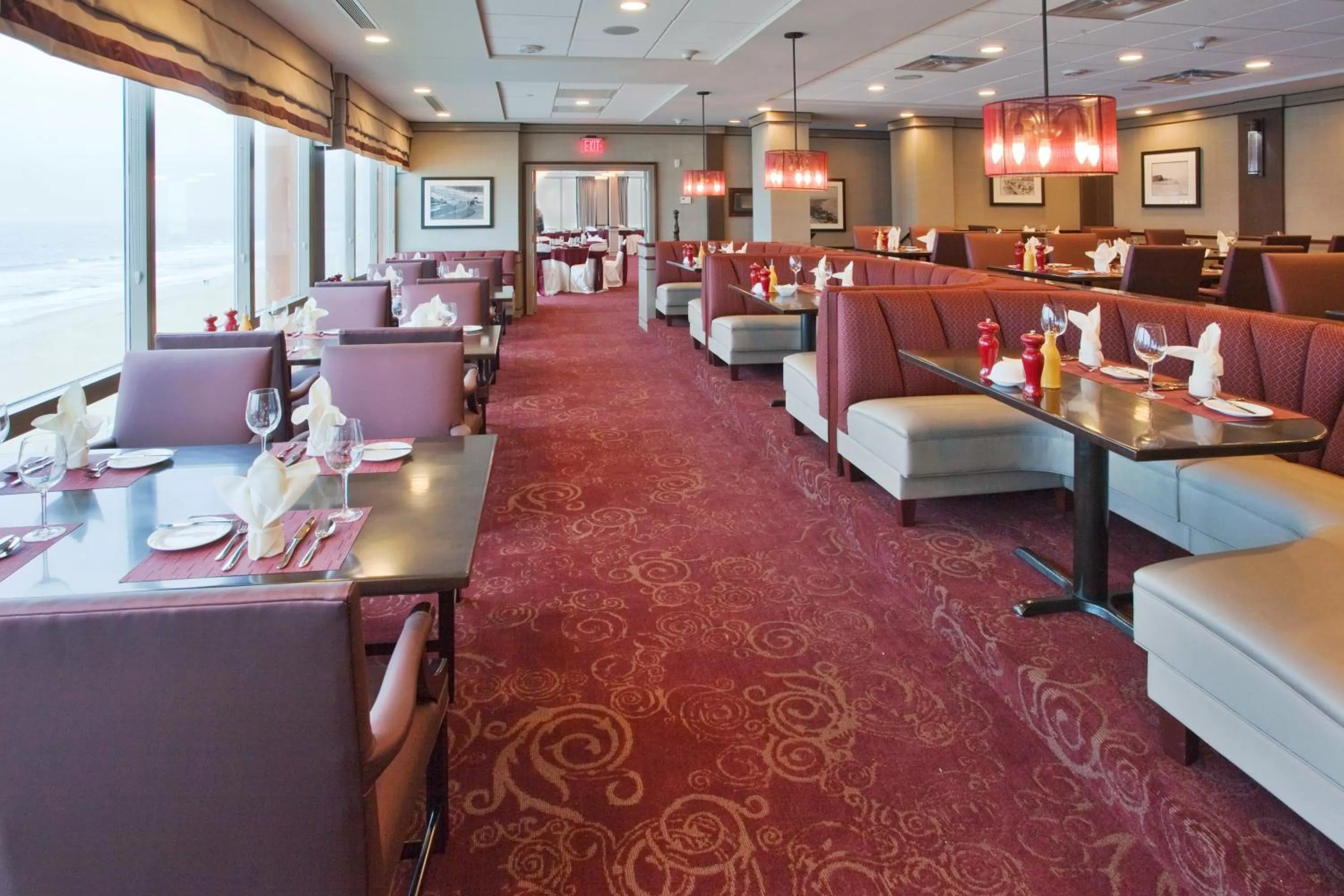 Restaurant/places to eat in Holiday Inn & Suites Virginia Beach - North Beach by IHG