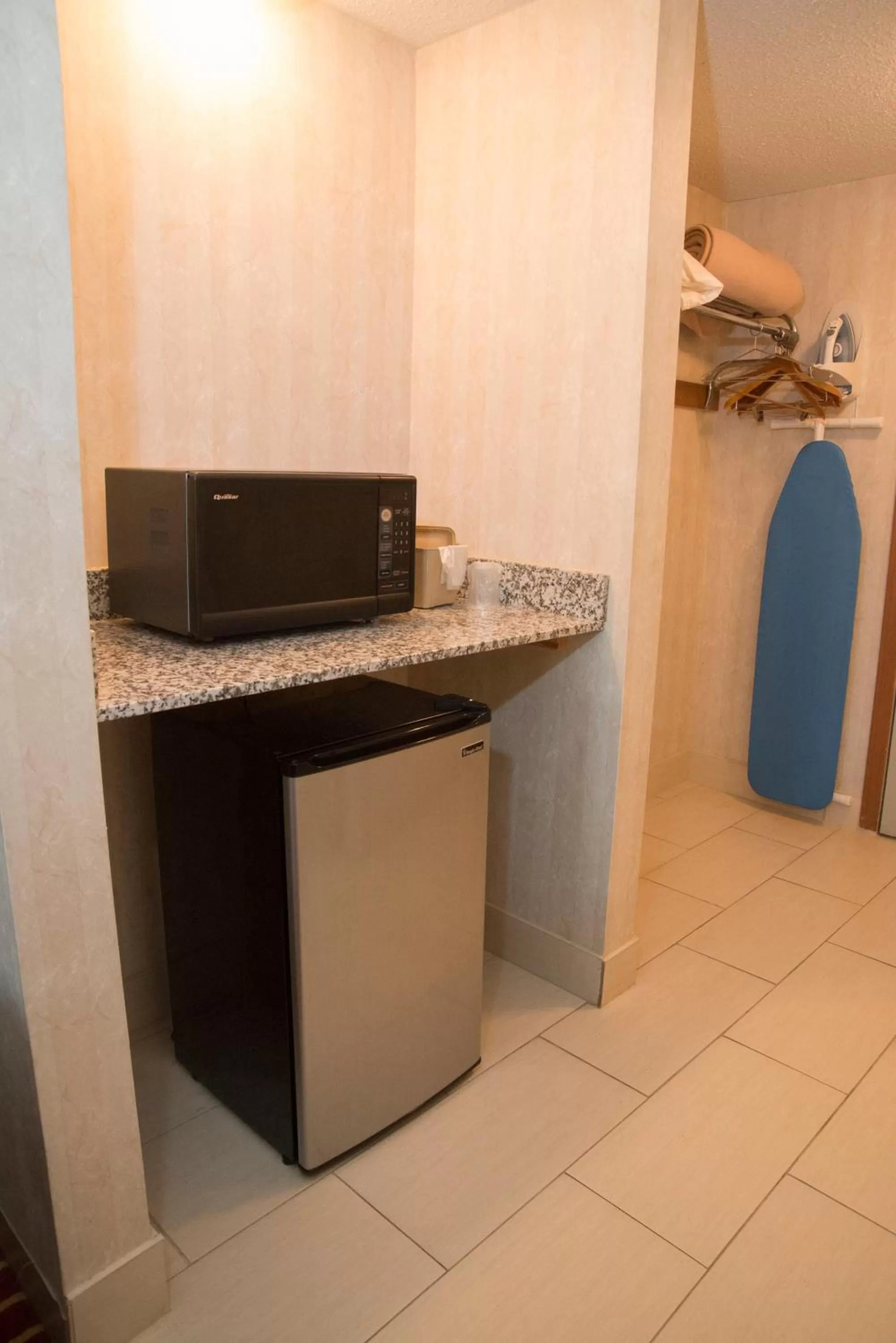 Area and facilities in Hampton Falls Inn