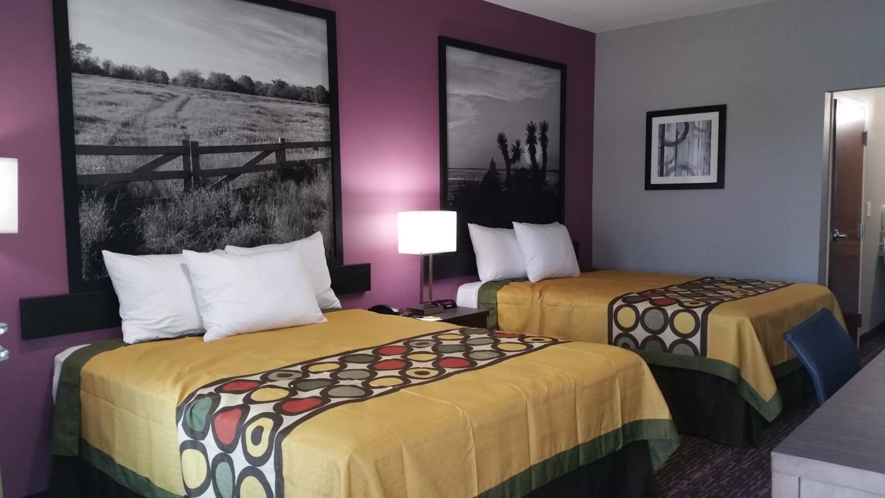 Photo of the whole room, Bed in Super 8 by Wyndham Carrizo Springs