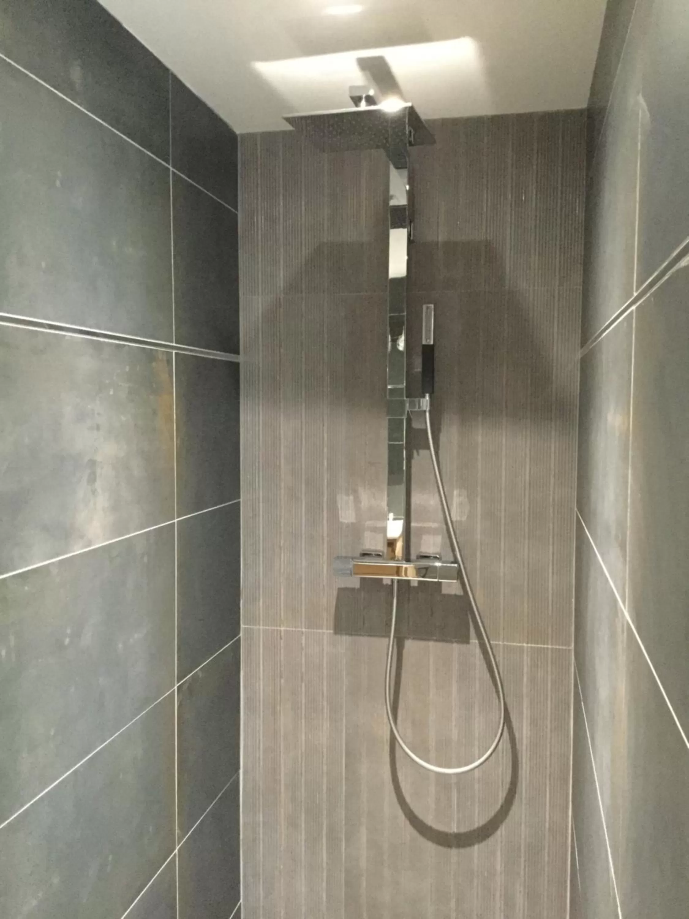Shower in Auberge de Keranden