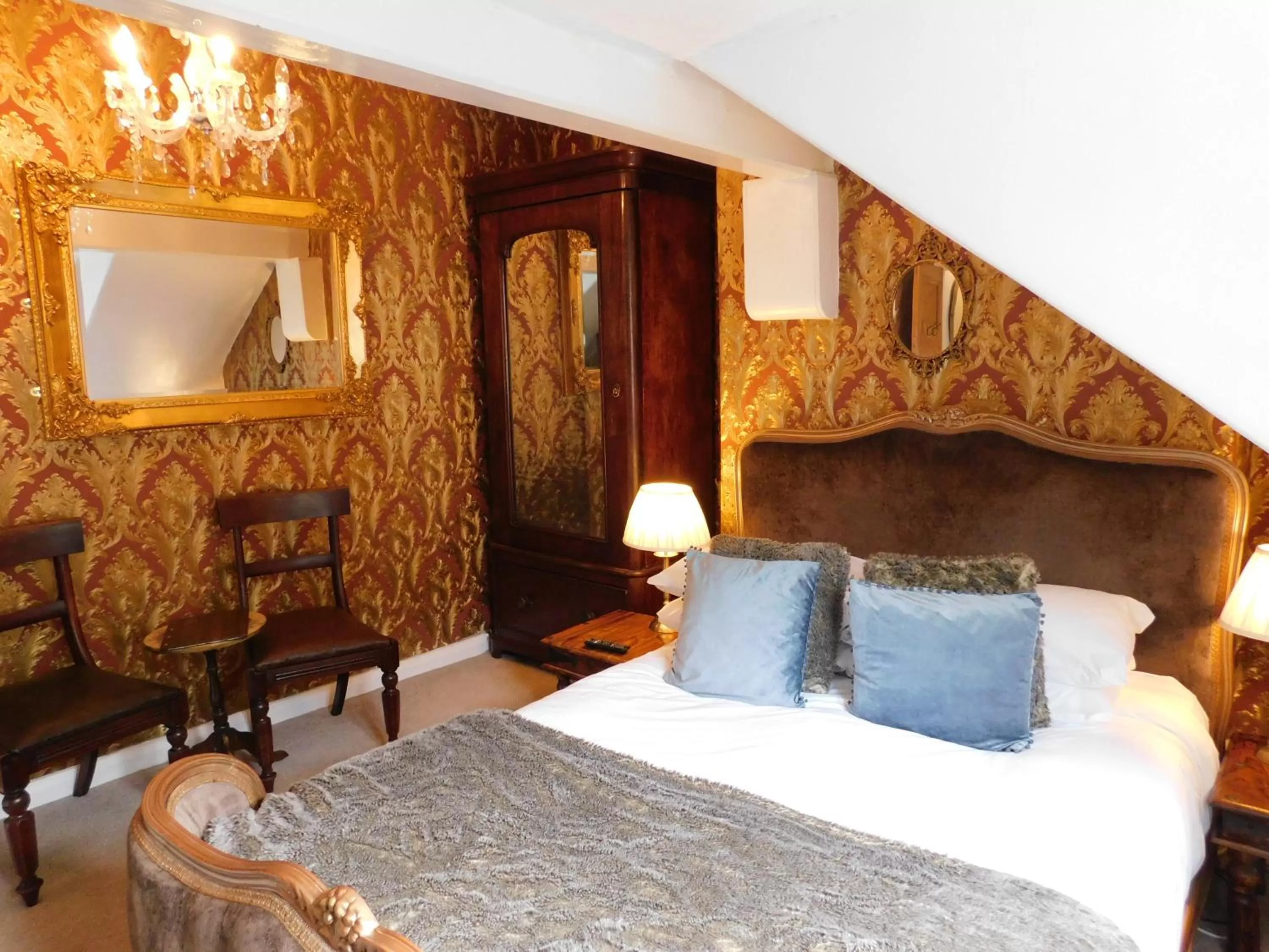 Bed in The Old Registry guest house