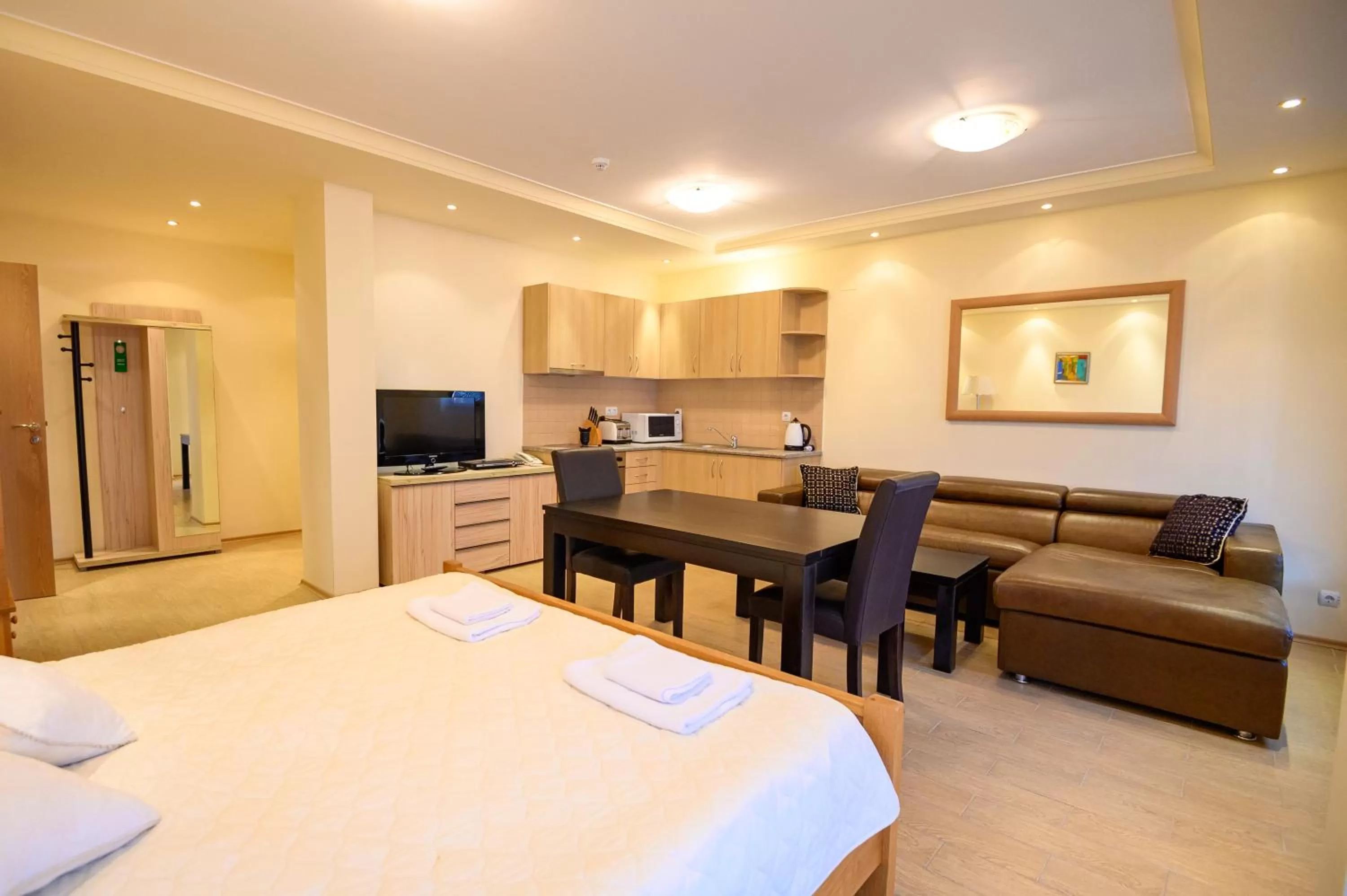 Photo of the whole room, Bed in Parklands Hotel & Pool