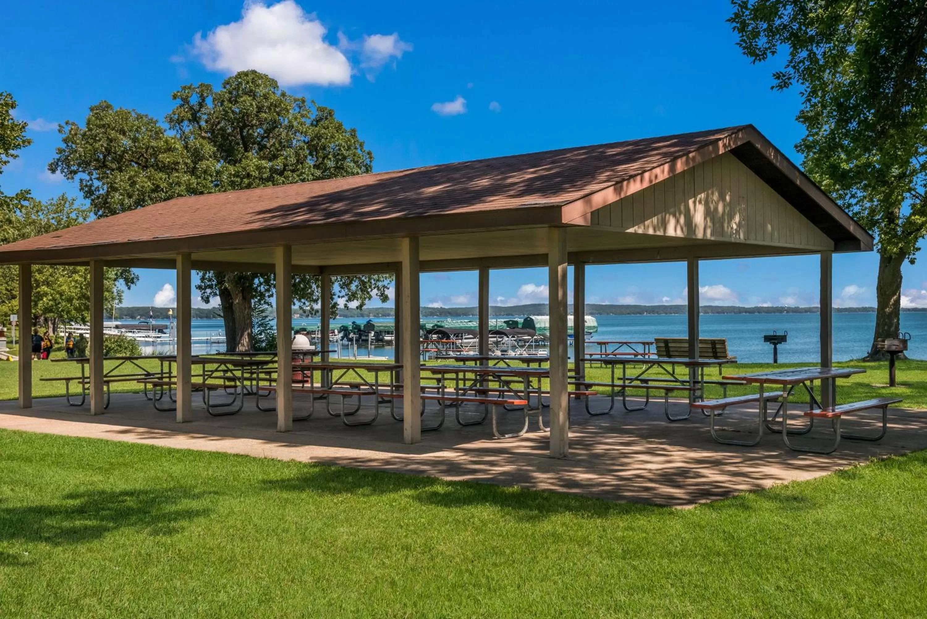 Beach in SureStay Hotel by Best Western Spicer