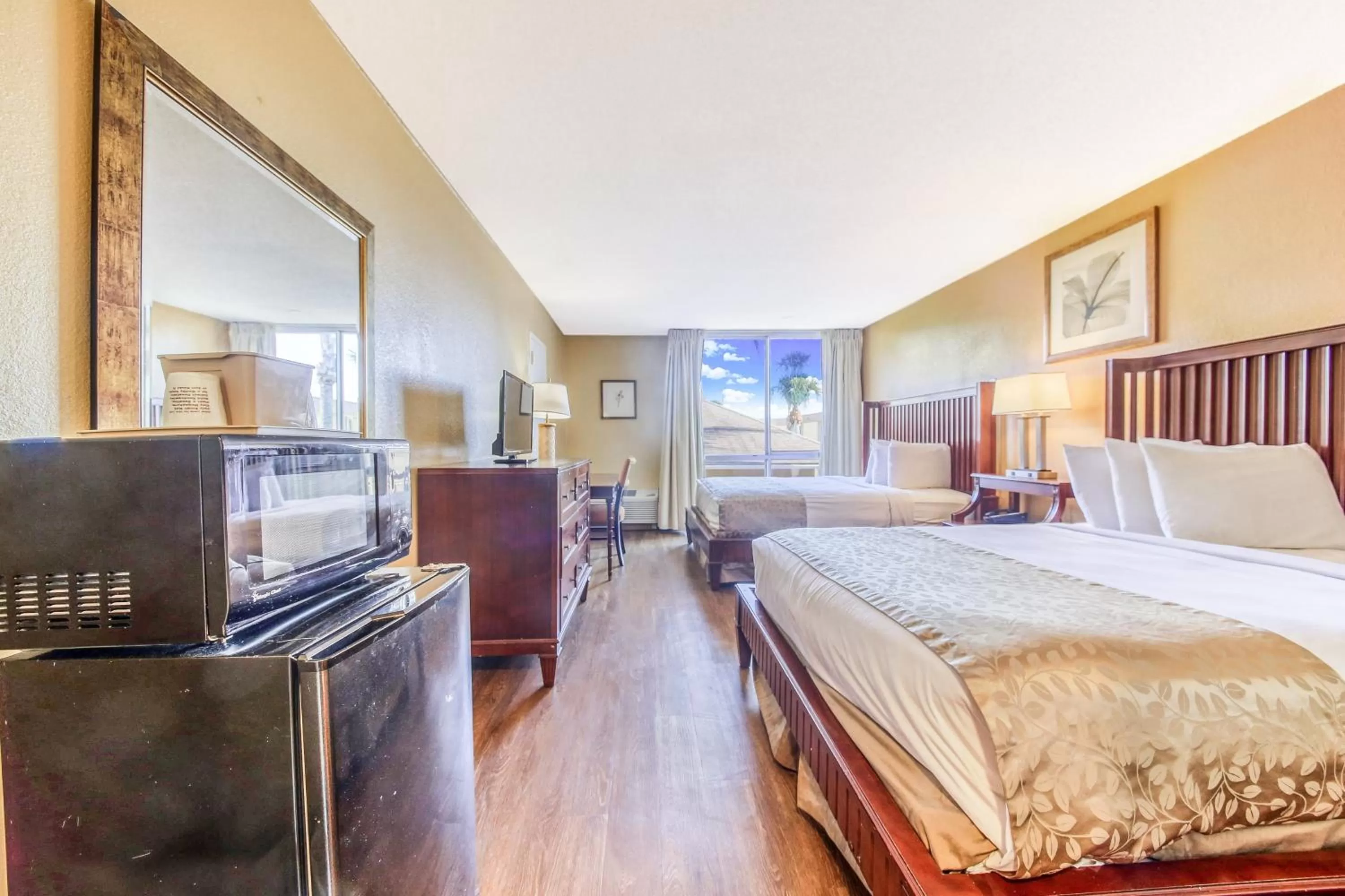 Photo of the whole room in Floridian Express International Drive