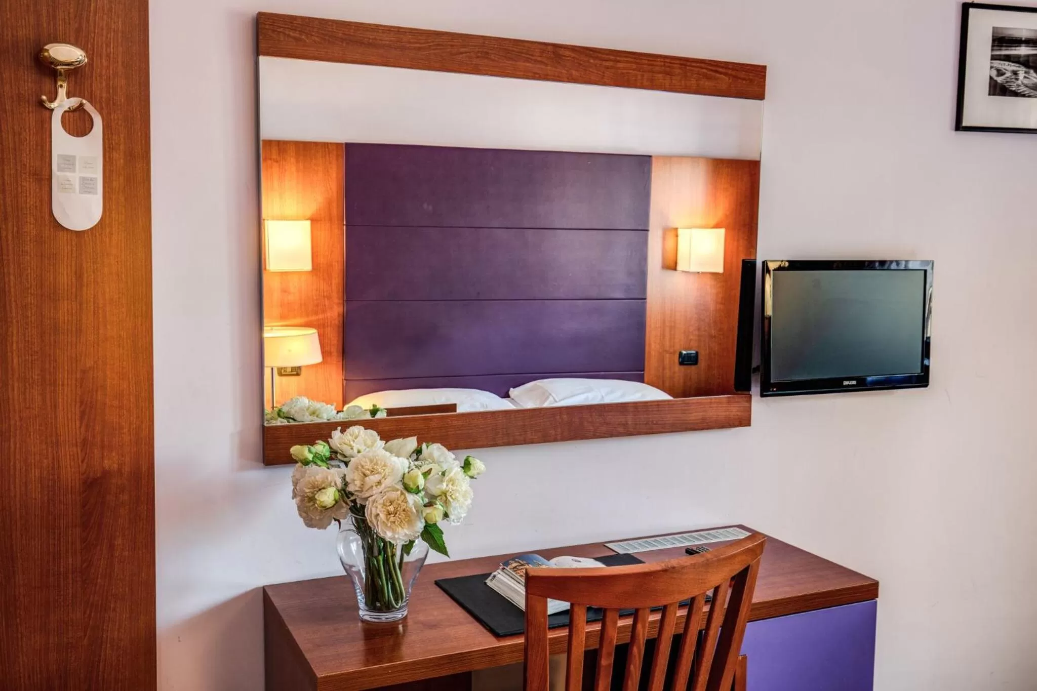 TV and multimedia, Bed in Hotel Roma Tiburtina Metro