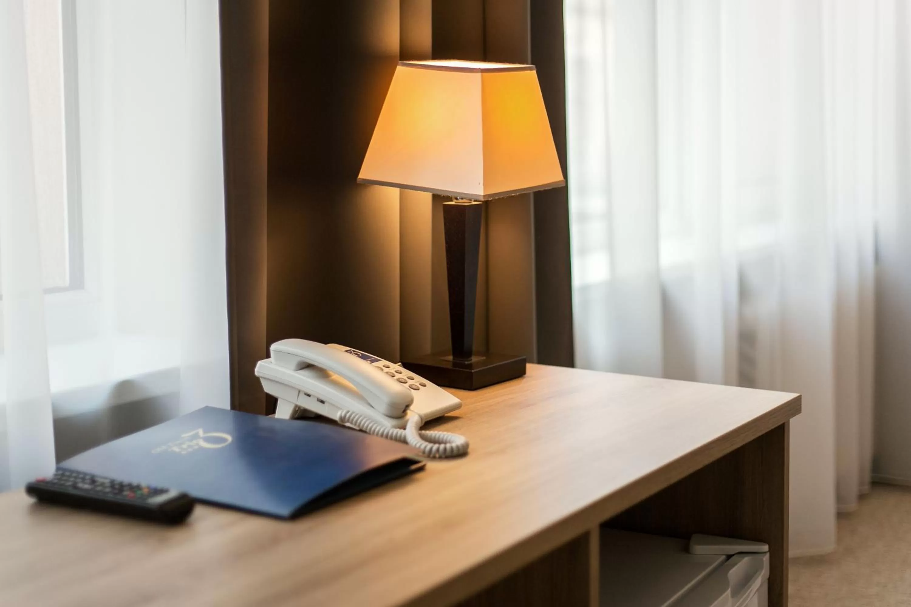 Photo of the whole room in Old Town Trio