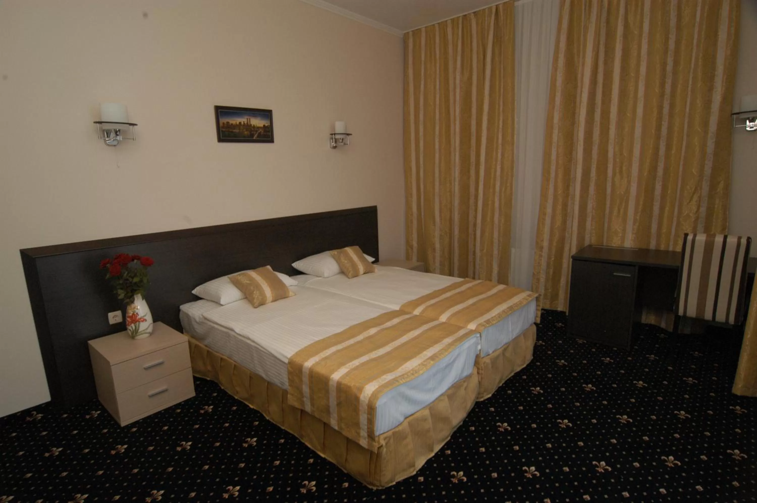 Bed in Manhattan Hotel & Restaurant