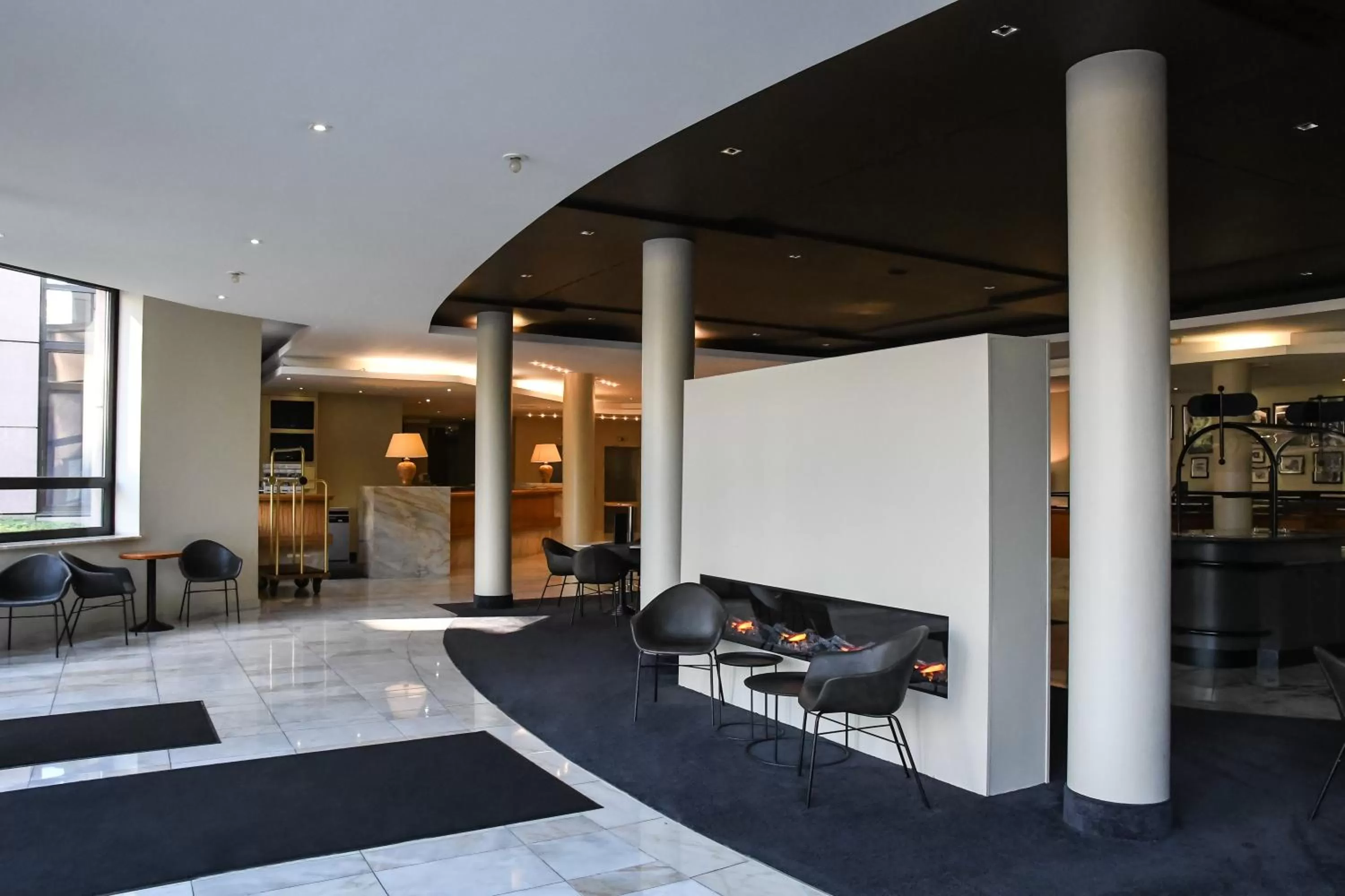 Lobby or reception in relexa hotel Airport Düsseldorf/Ratingen