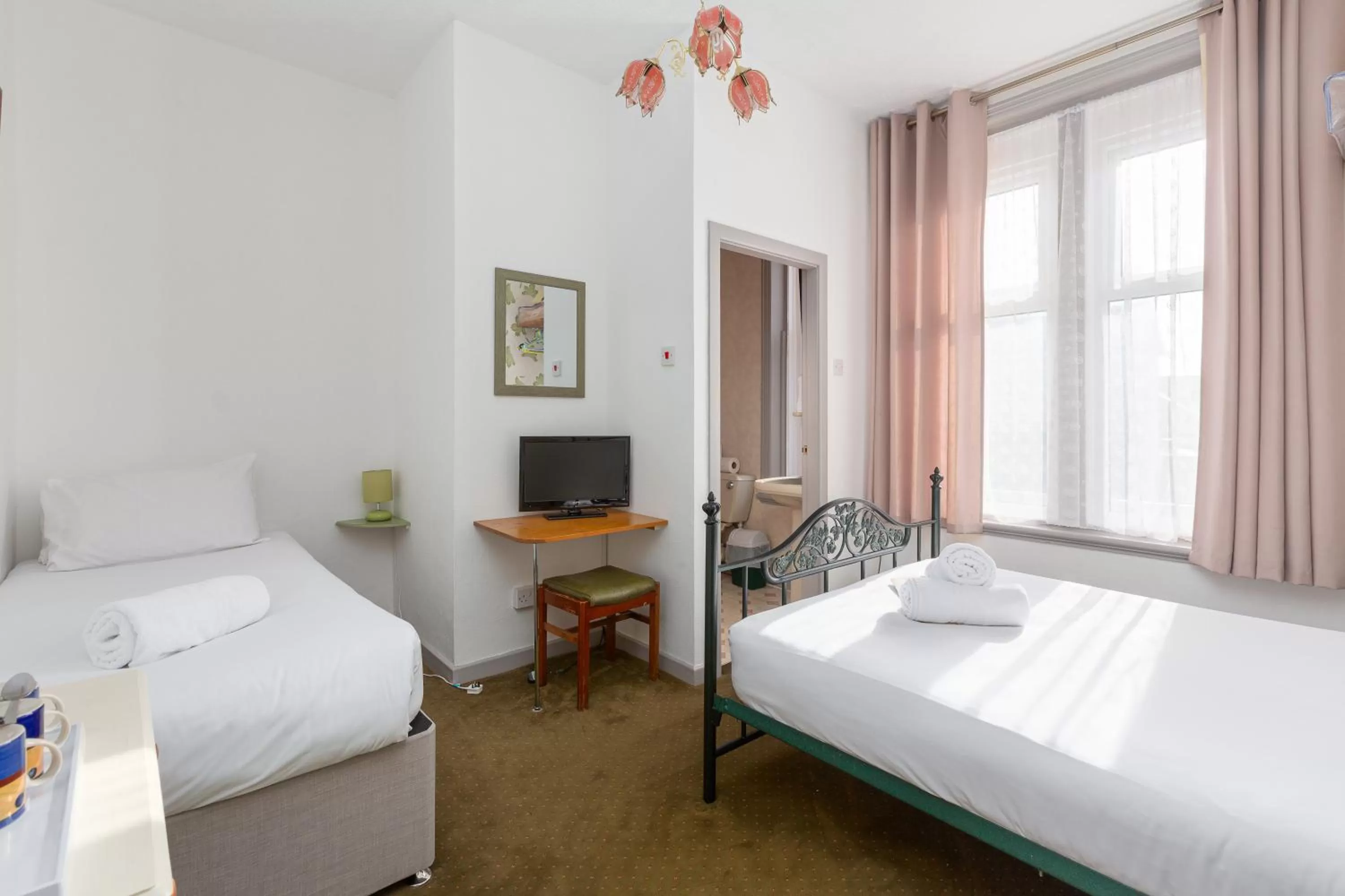 Bedroom, Bed in The Sandringham Court Hotel & Sports Bar-Groups Welcome here-High Speed Wi-Fi