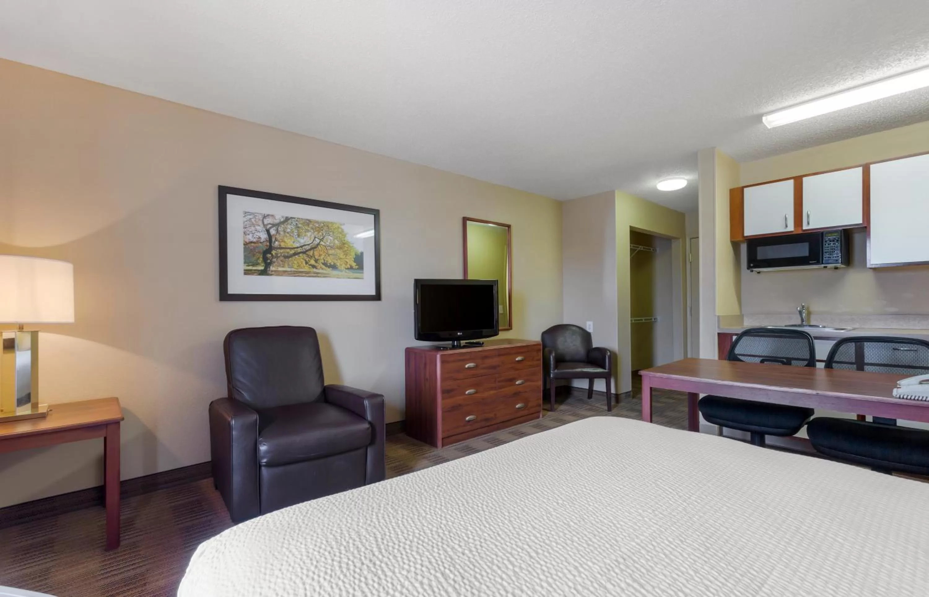 Bed in Extended Stay America Suites - El Paso - West