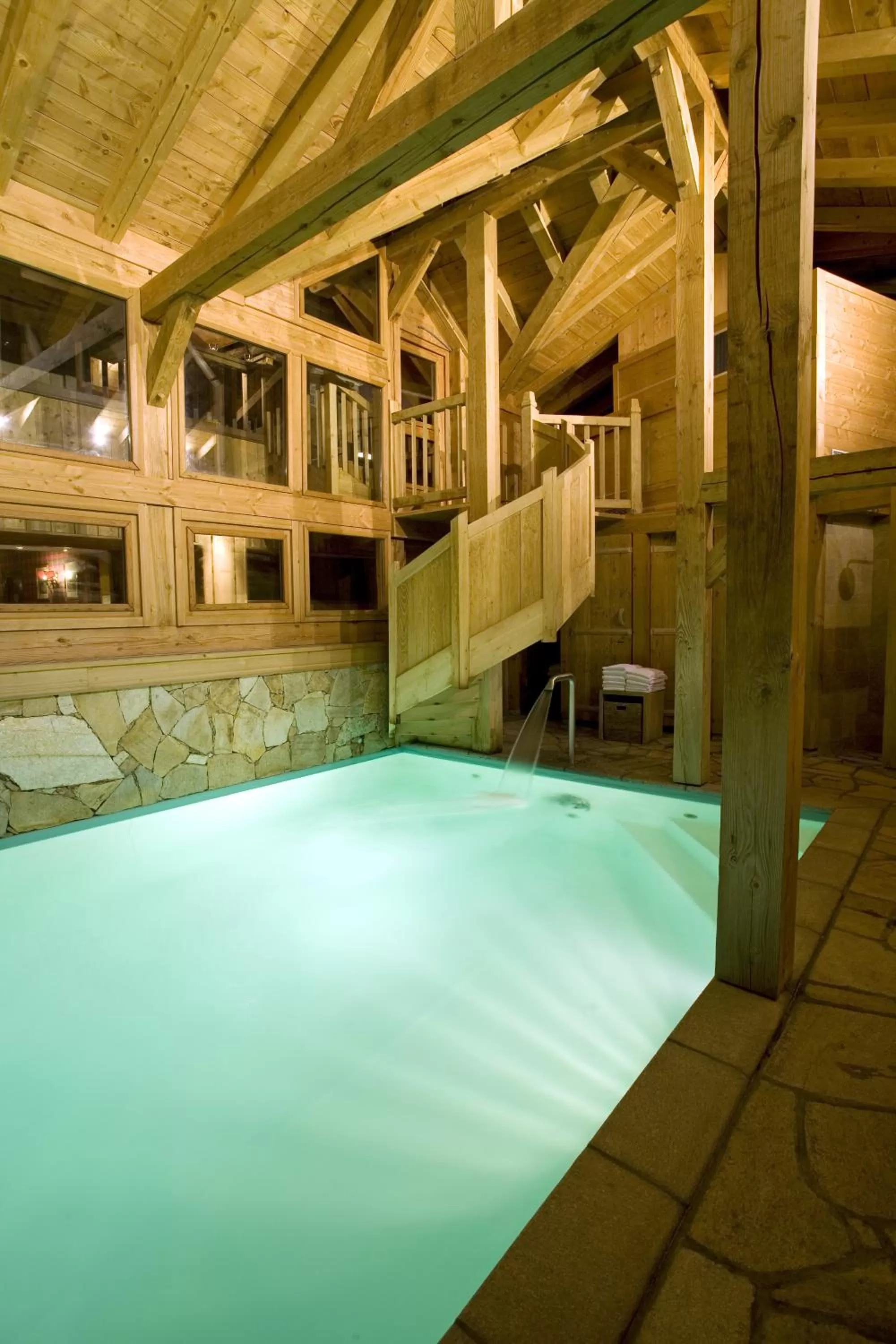 Swimming pool in Best Western Chalet les Saytels