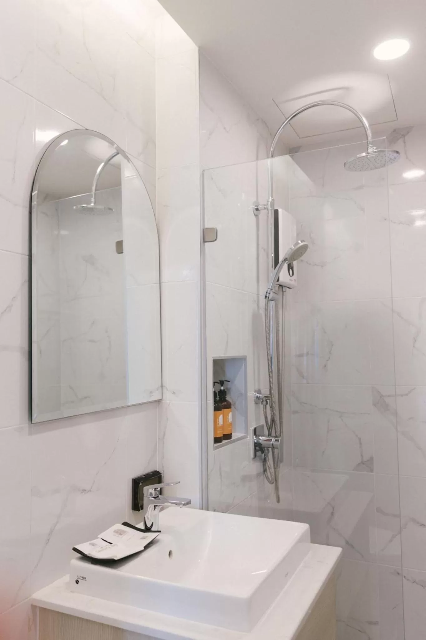 Shower in Nappiness Hotel