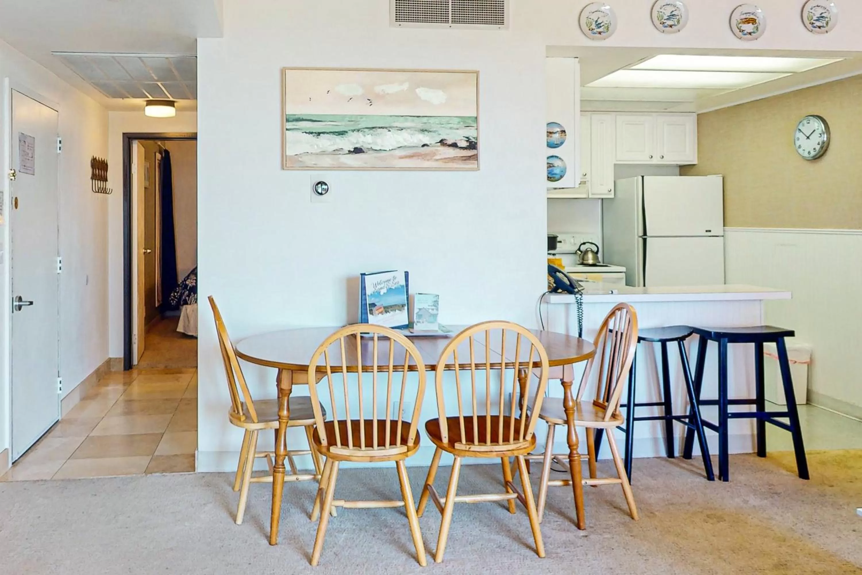 Dining Area in Sand & Sea: Agate Hunter (210)