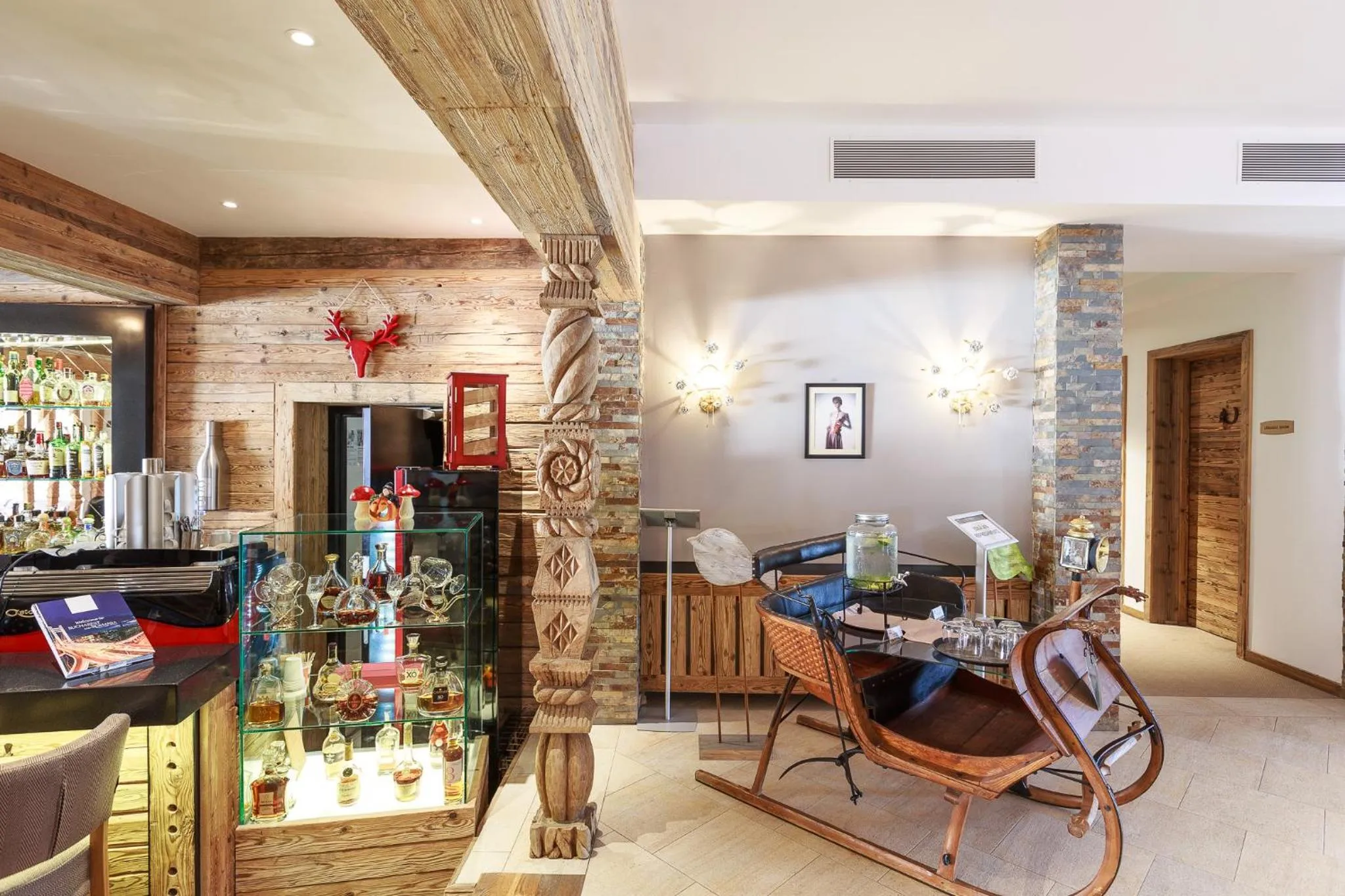 Lounge or bar in Teleferic Grand Hotel