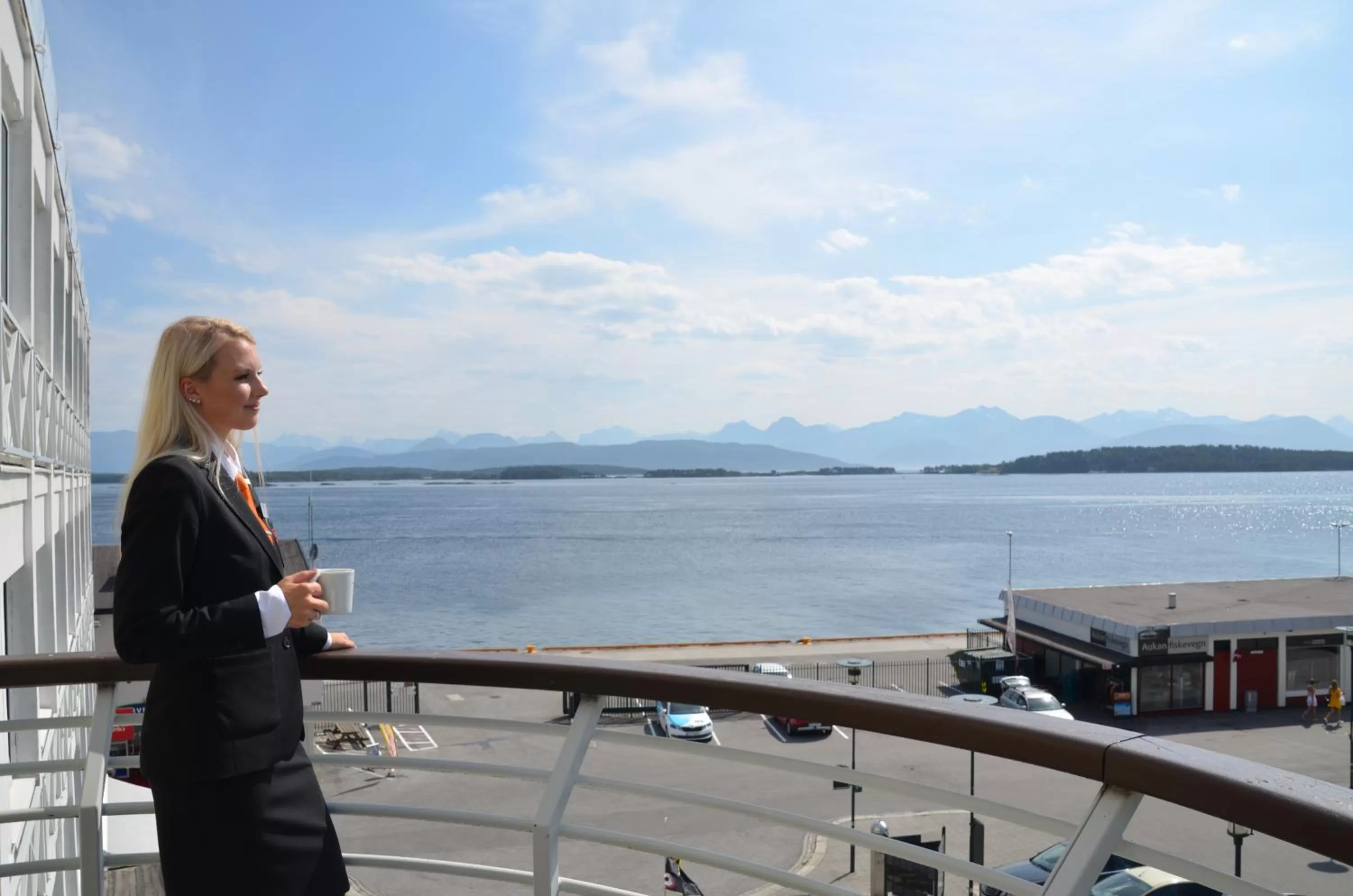 People in Thon Hotel Moldefjord