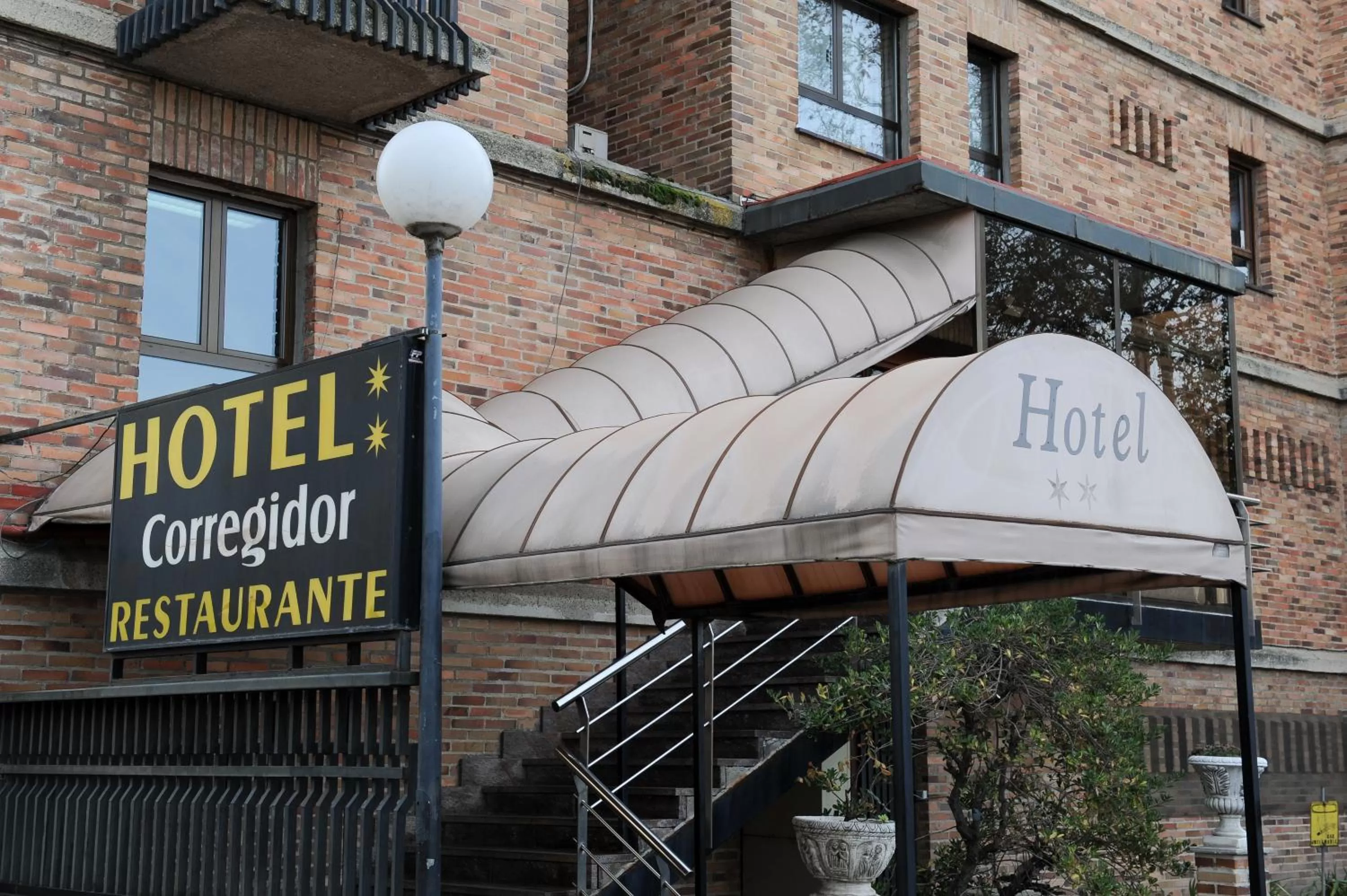 Facade/entrance in Hotel Corregidor