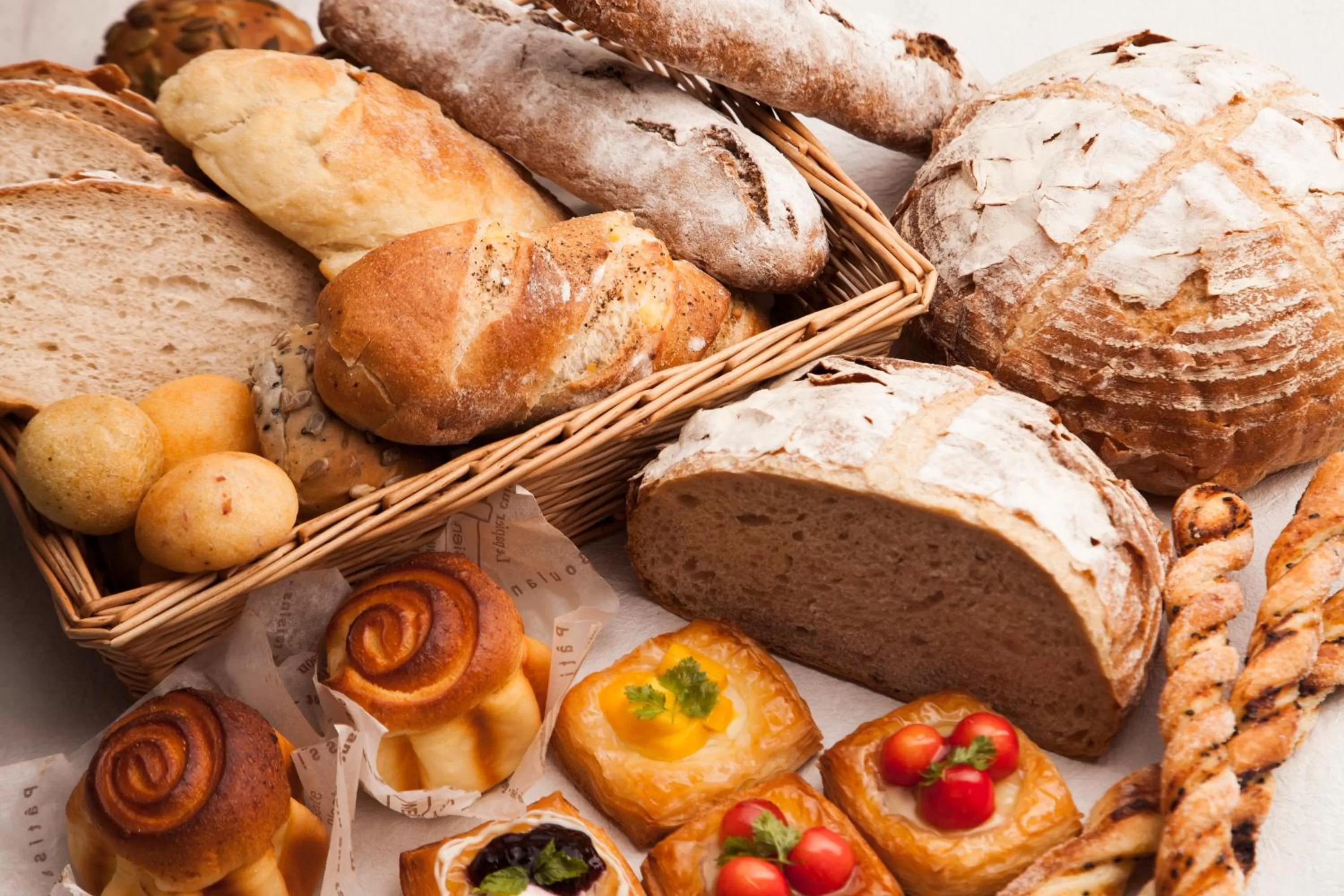 Food and drinks in Phoenix Seagaia Ocean Tower