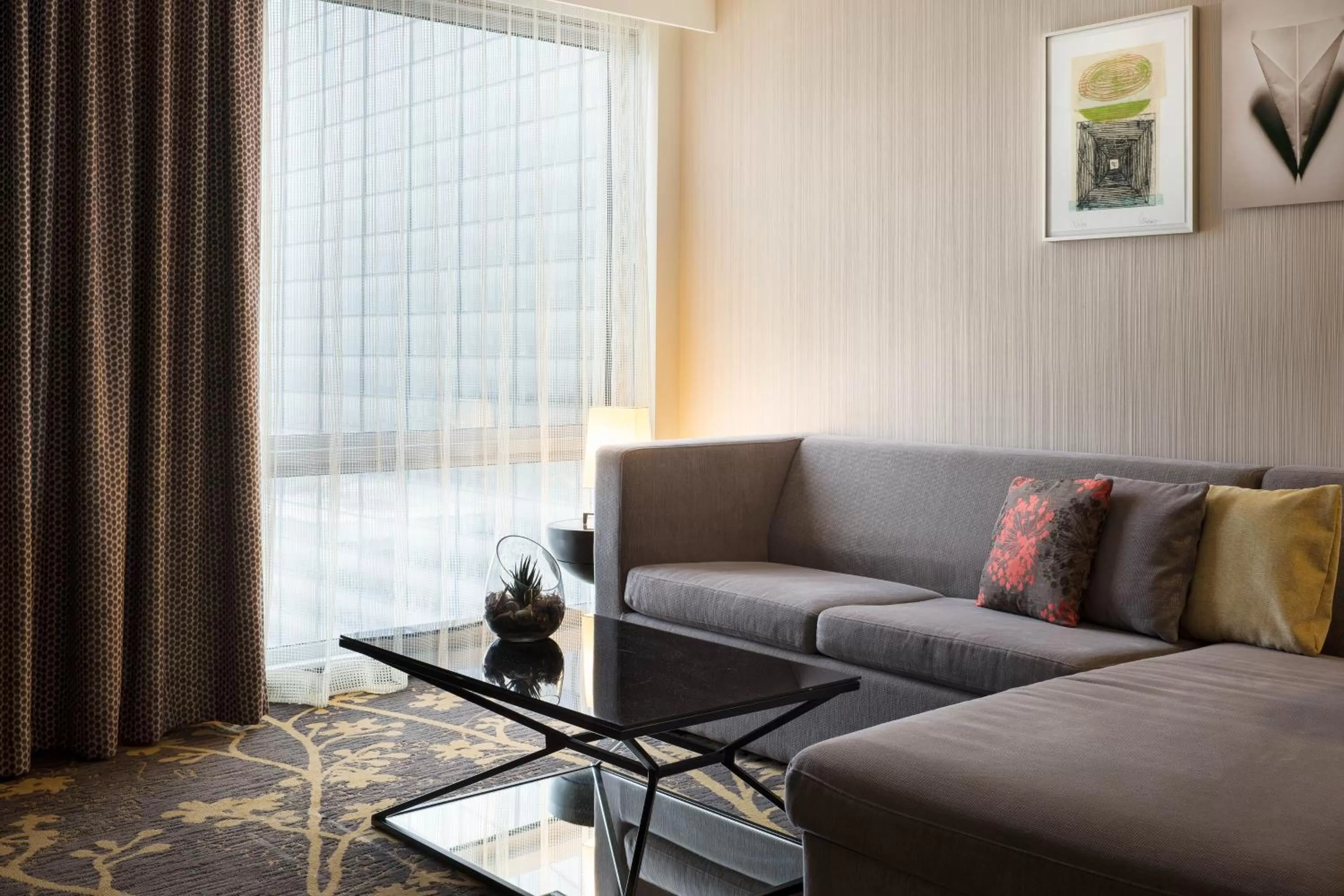 Larger Suite, 1 King, Sofa bed, City view in The Westin Cleveland Downtown