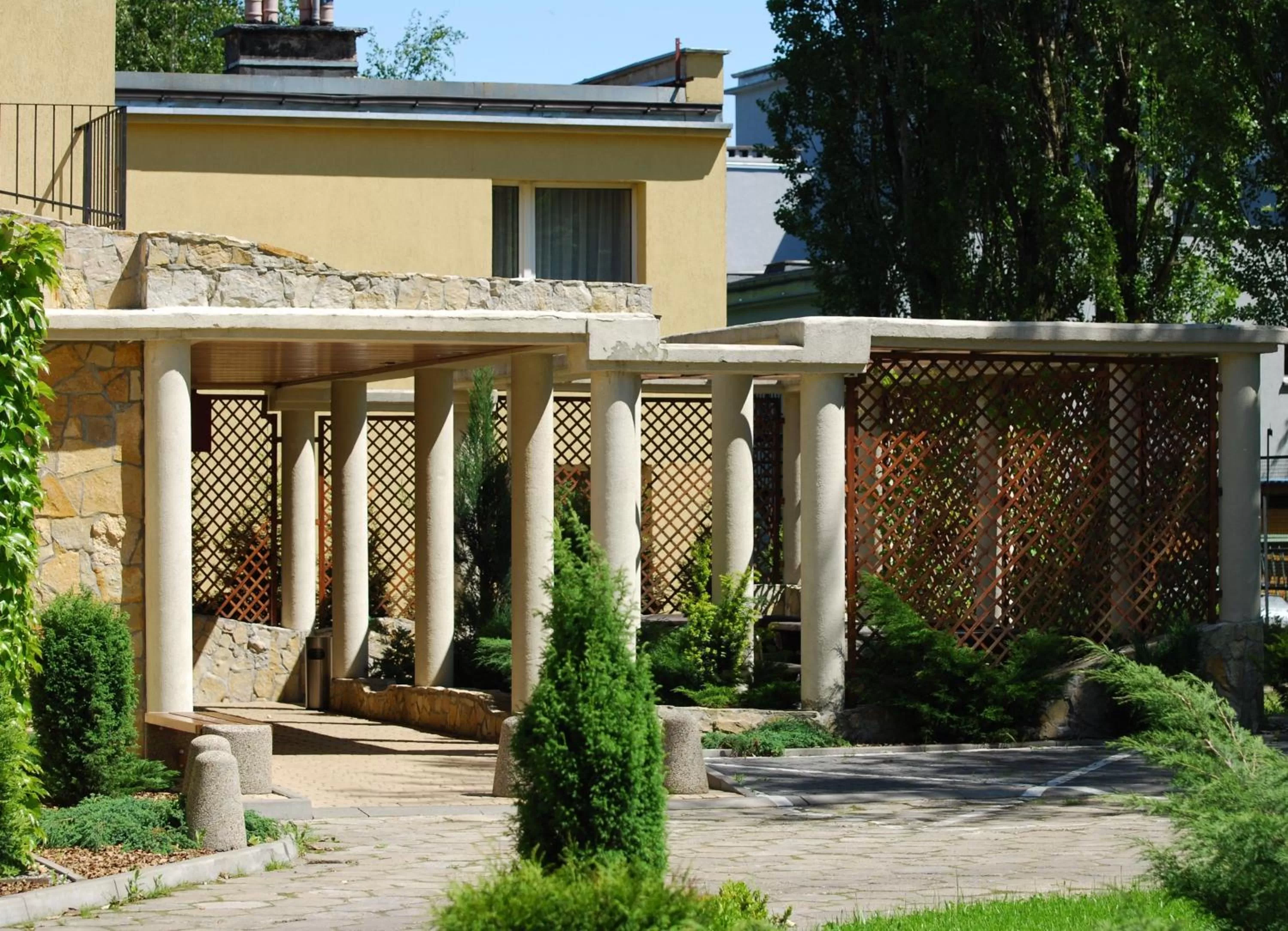 Property building in Hotel Trzy Światy Spa & Wellness Rajska WySpa