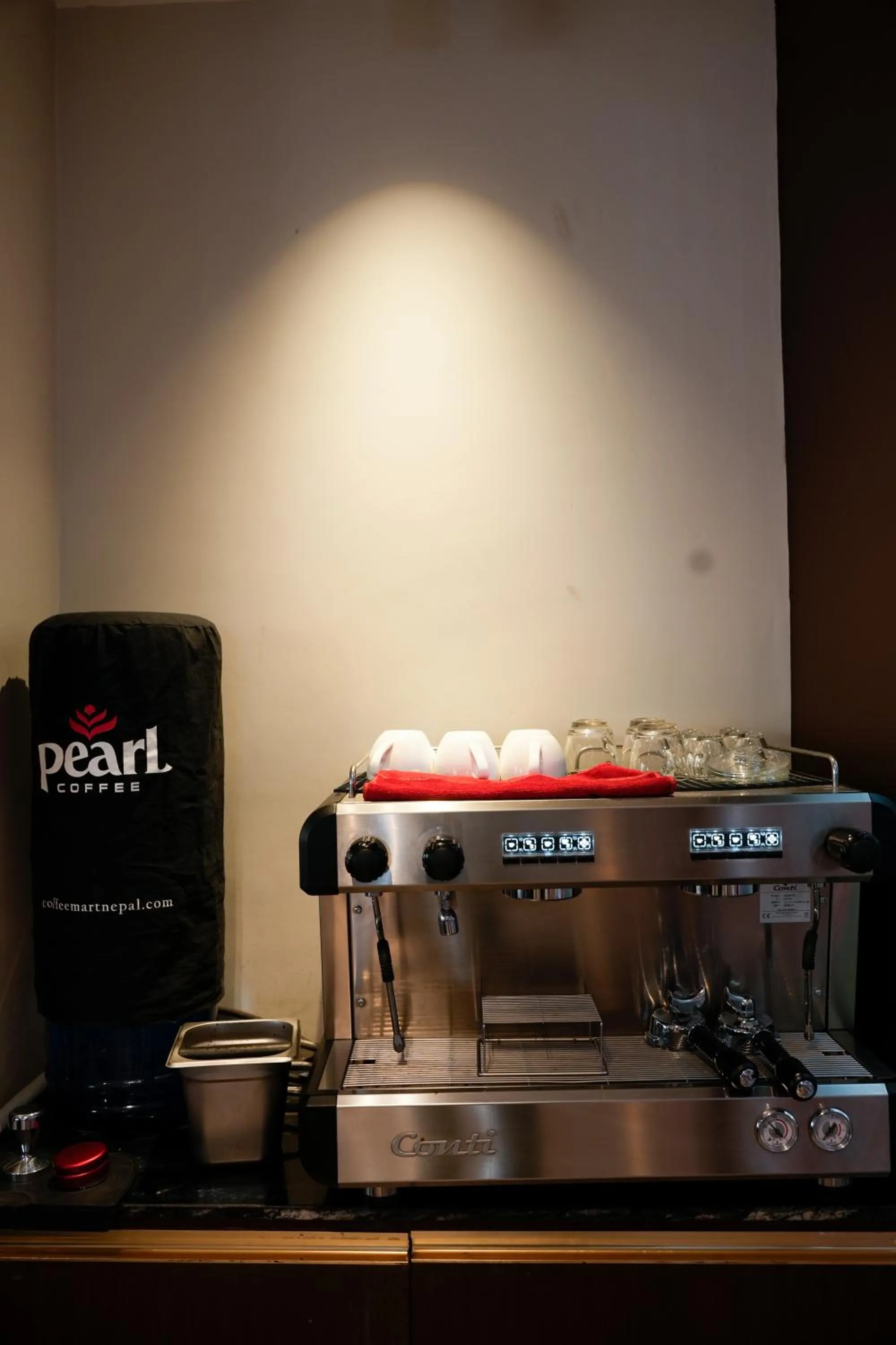 Coffee/tea facilities in Lakhey Hotel