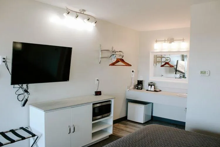 TV and multimedia in Berlin Village Inn