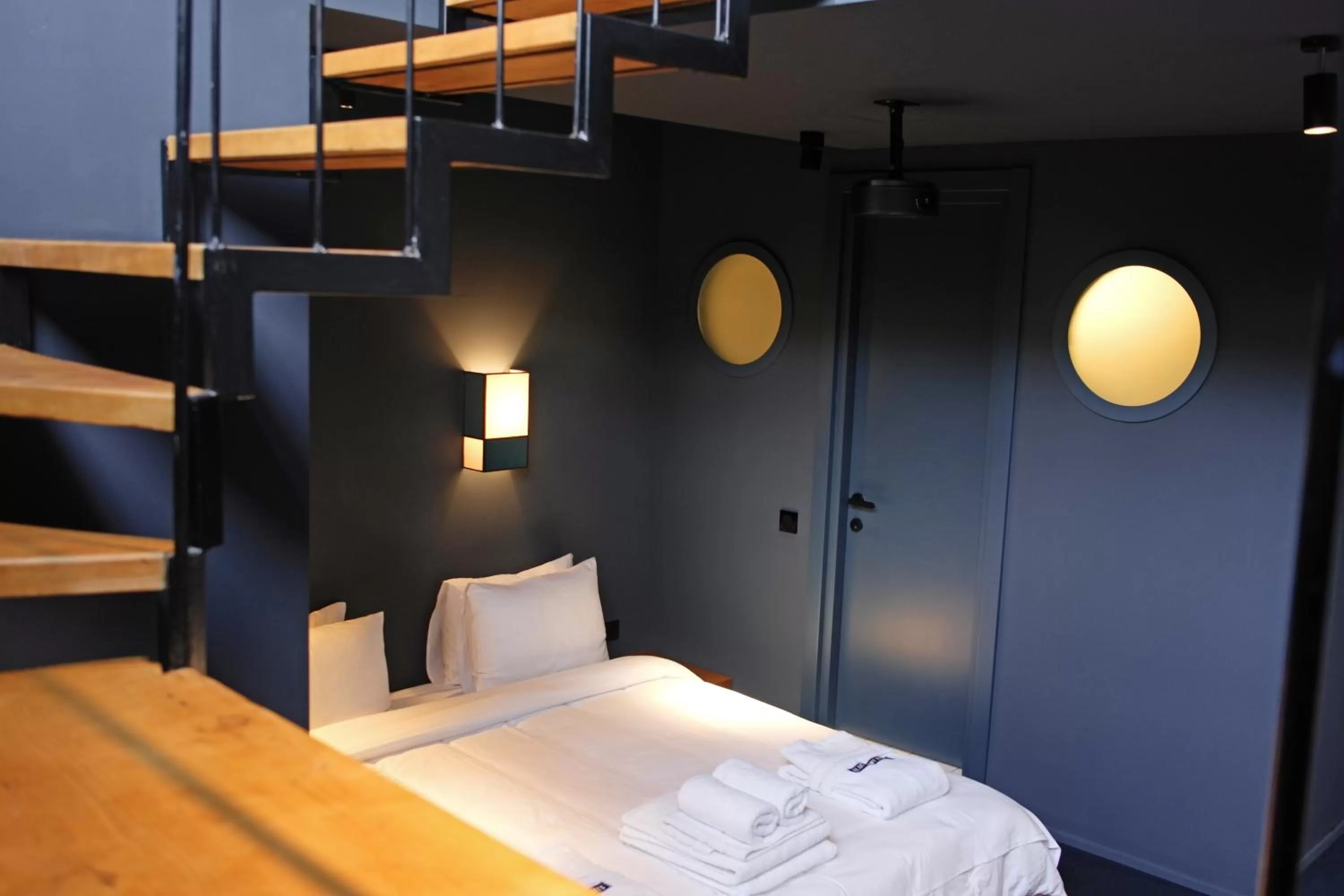 Bed in Blueberry Nights