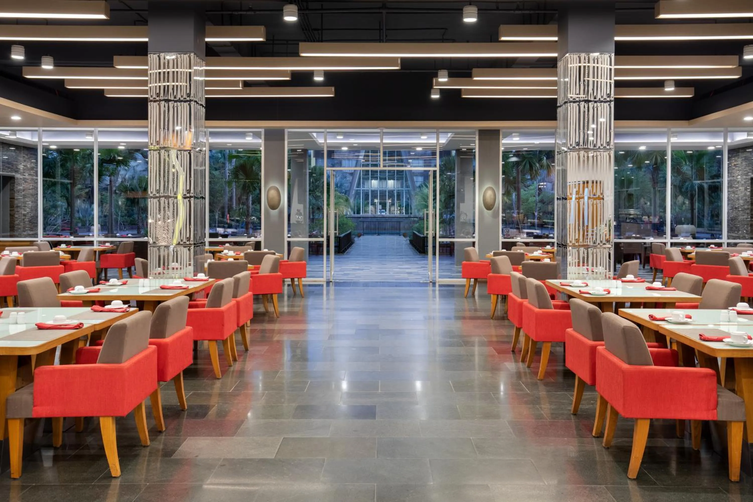 Restaurant/places to eat in Novotel Palembang