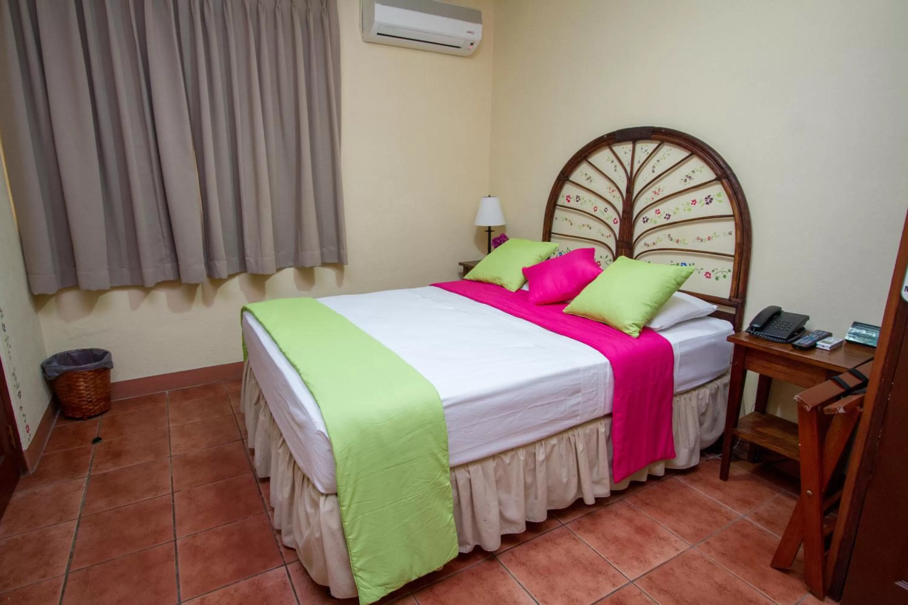 Bedroom, Bed in Hotel Colibri