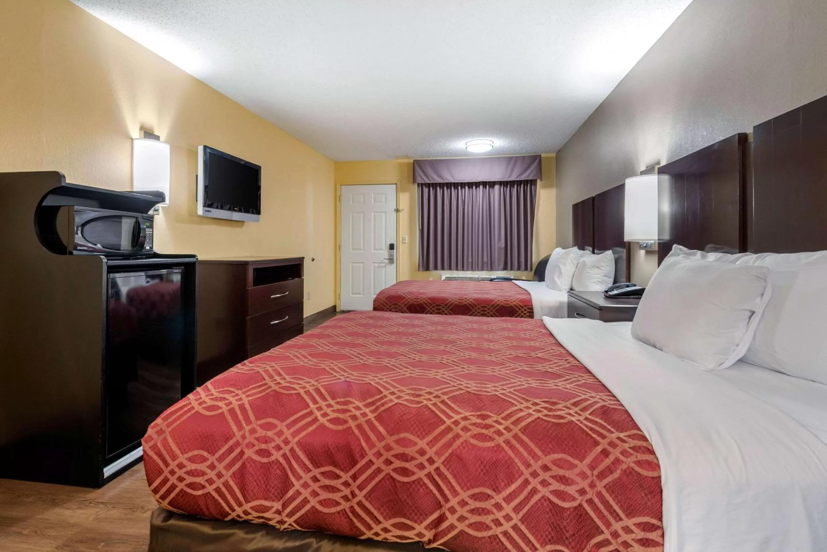 Photo of the whole room, Bed in Econo Lodge Lexington Southeast