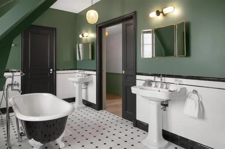 King Suite with Sea View in Le Nessay