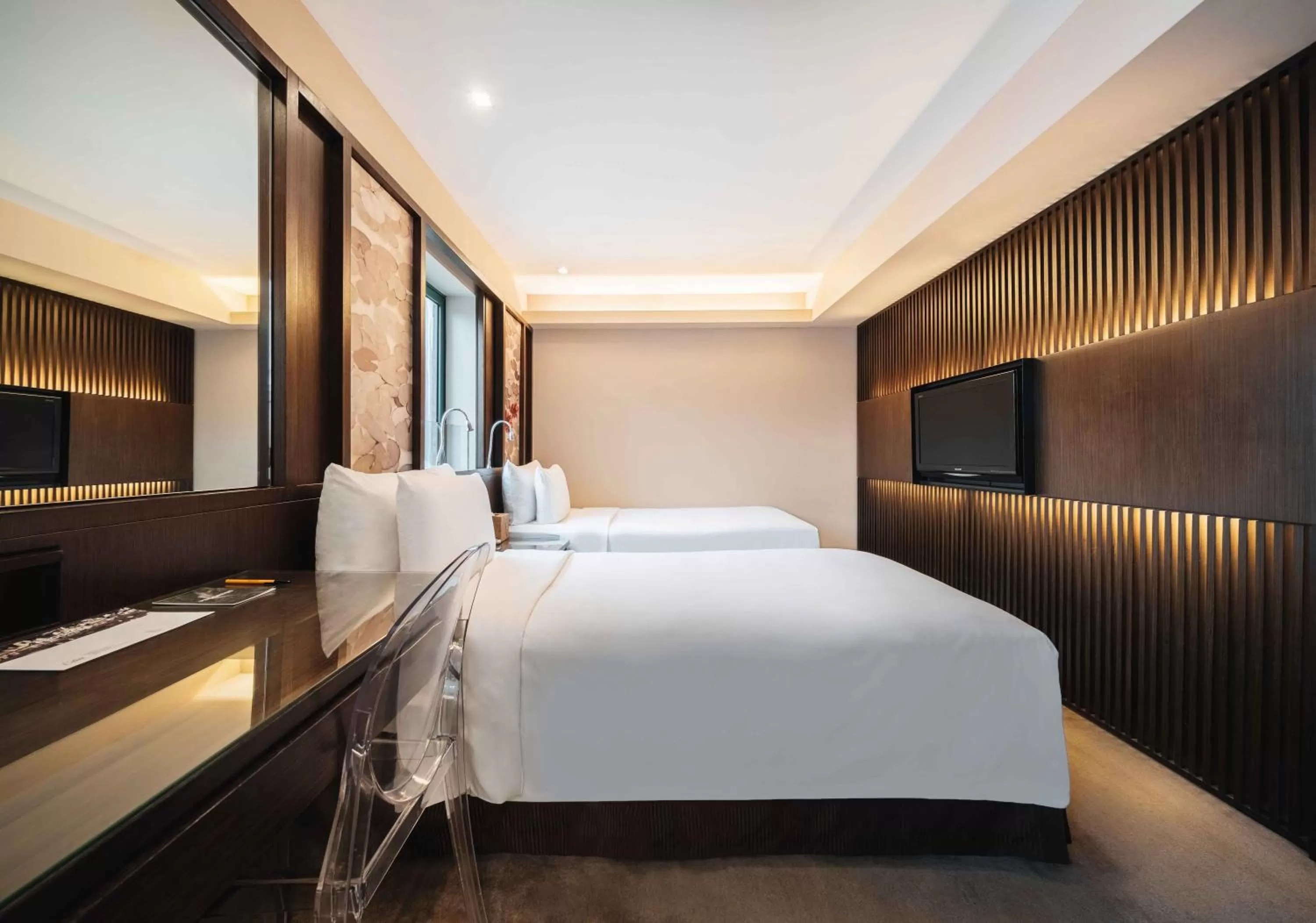 Bedroom, Bed in Eaton HK