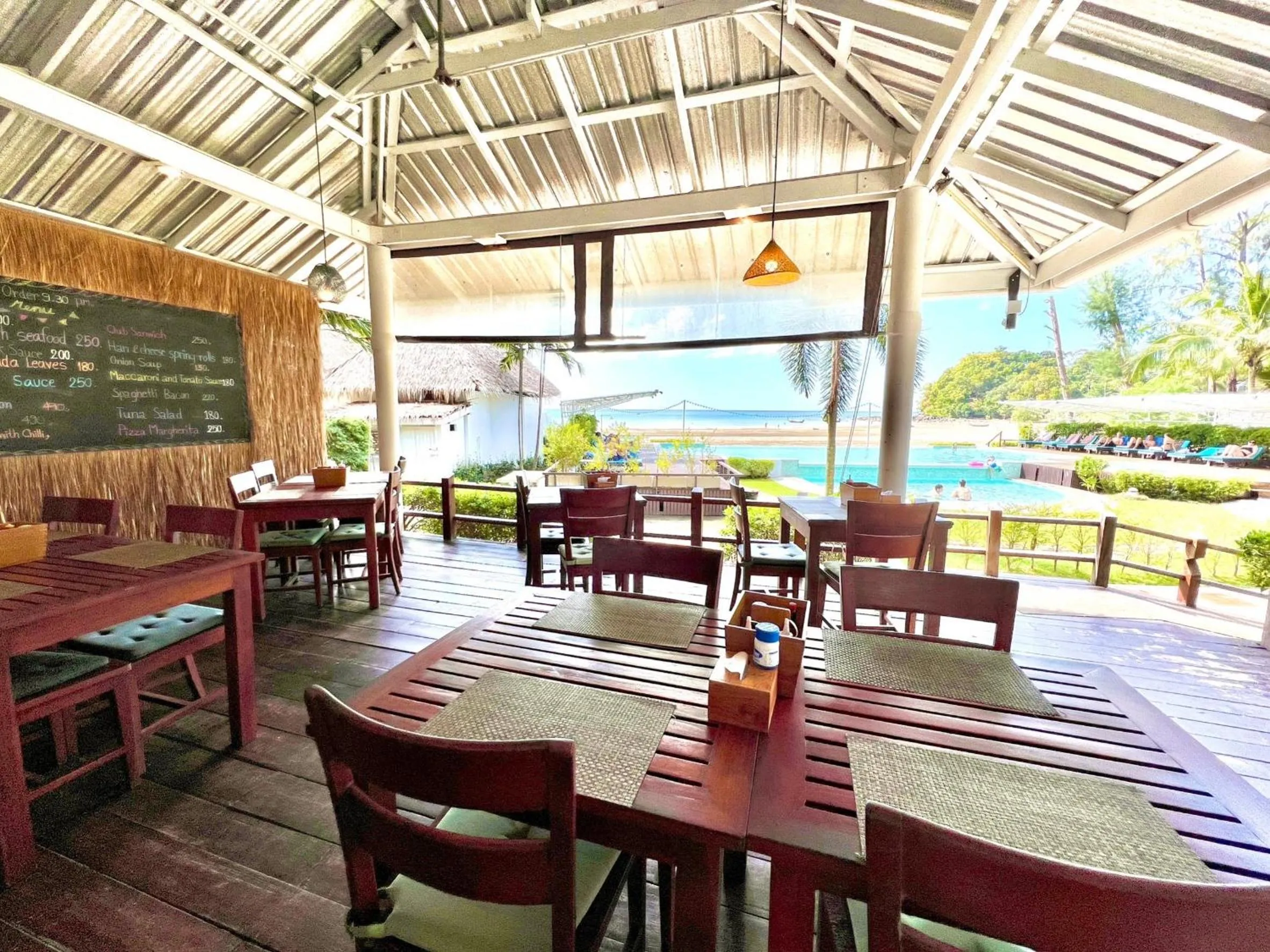 Restaurant/places to eat in Twin Bay Resort Koh Lanta