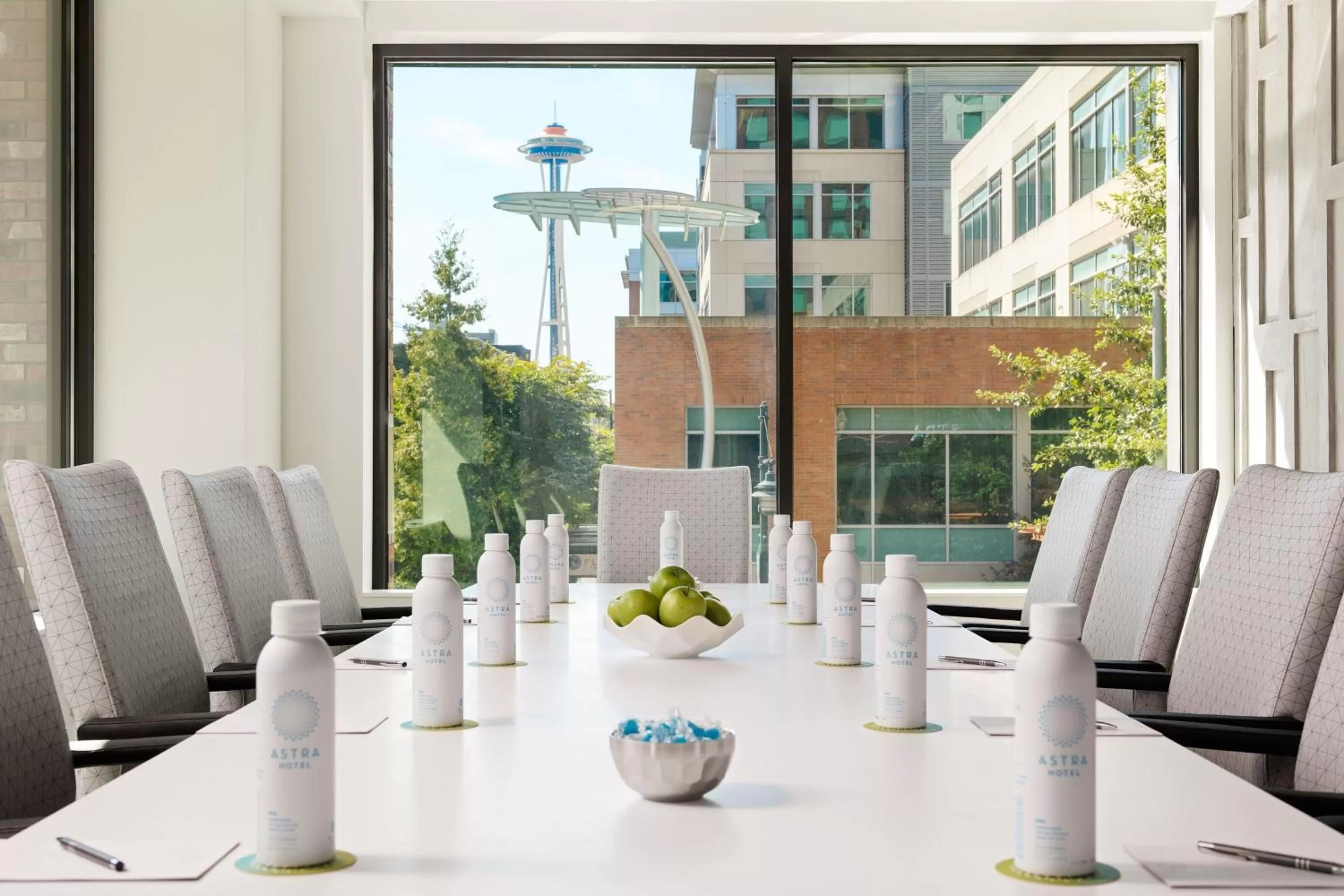 Meeting/conference room in Astra Hotel, Seattle, a Tribute Portfolio Hotel