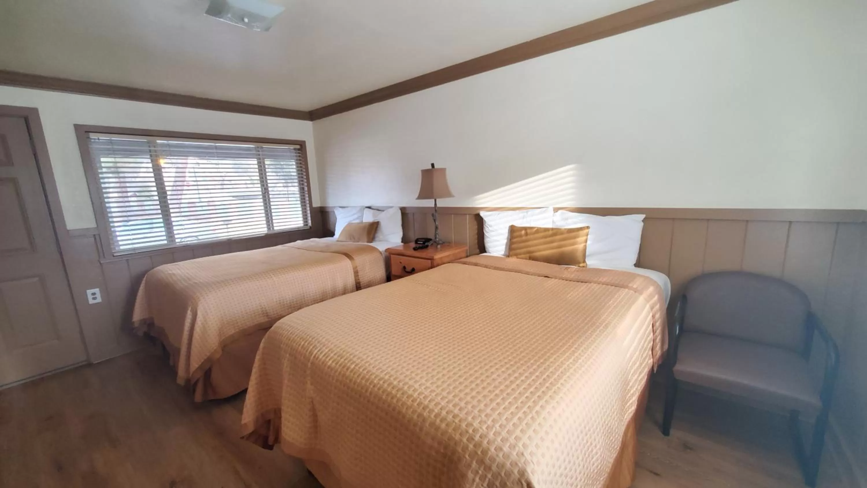 Bed in Kernville Inn