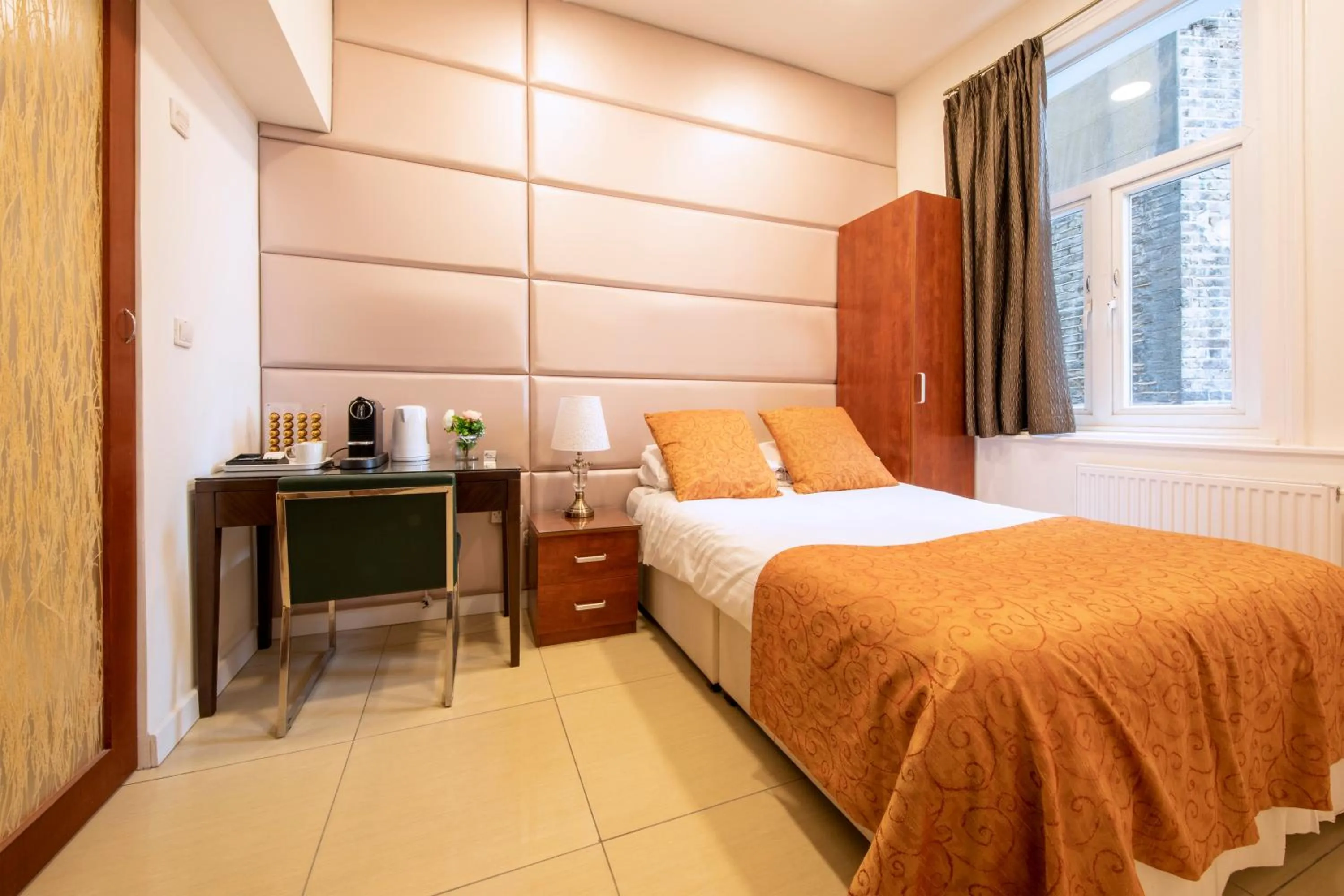 Bed in City Inn Russell Square