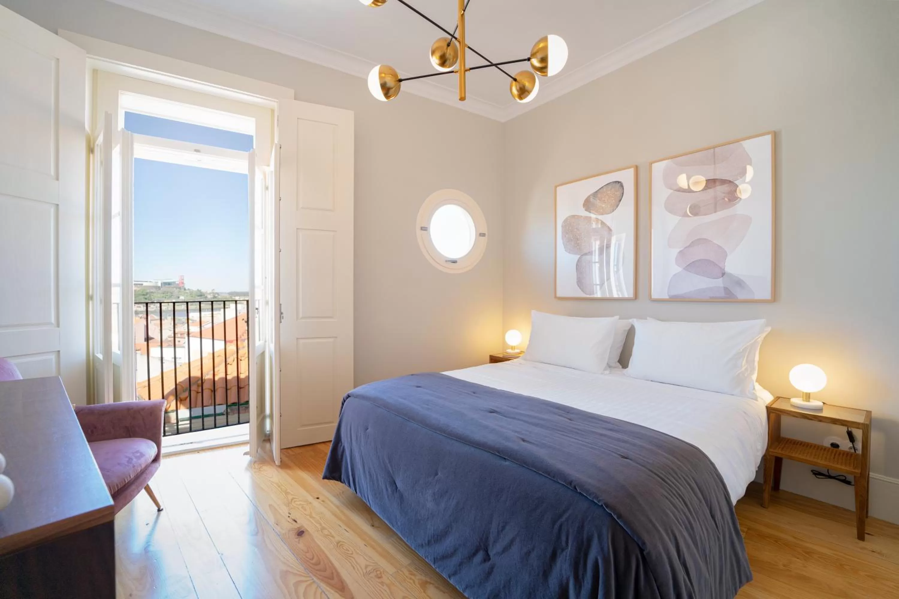 View (from property/room), Bed in Entre Ruas Apartments