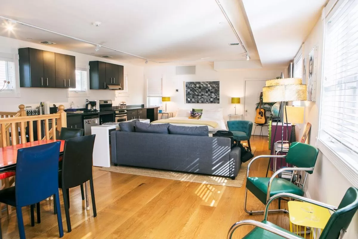 Communal lounge/ TV room, Restaurant/Places to Eat in ZEY HOTEL