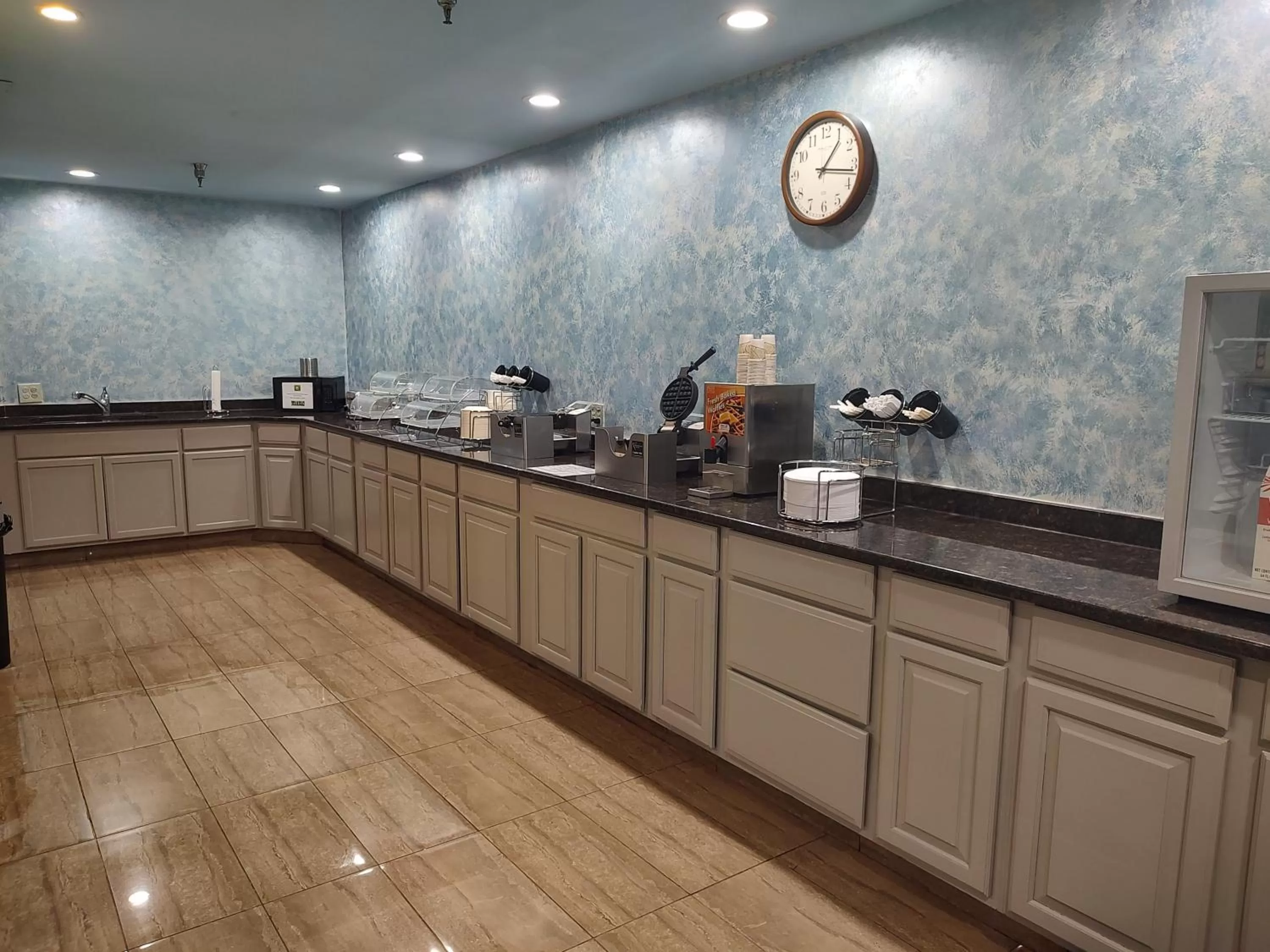 Breakfast in Hilltop Inn & Suites, near Foxwoods Casino