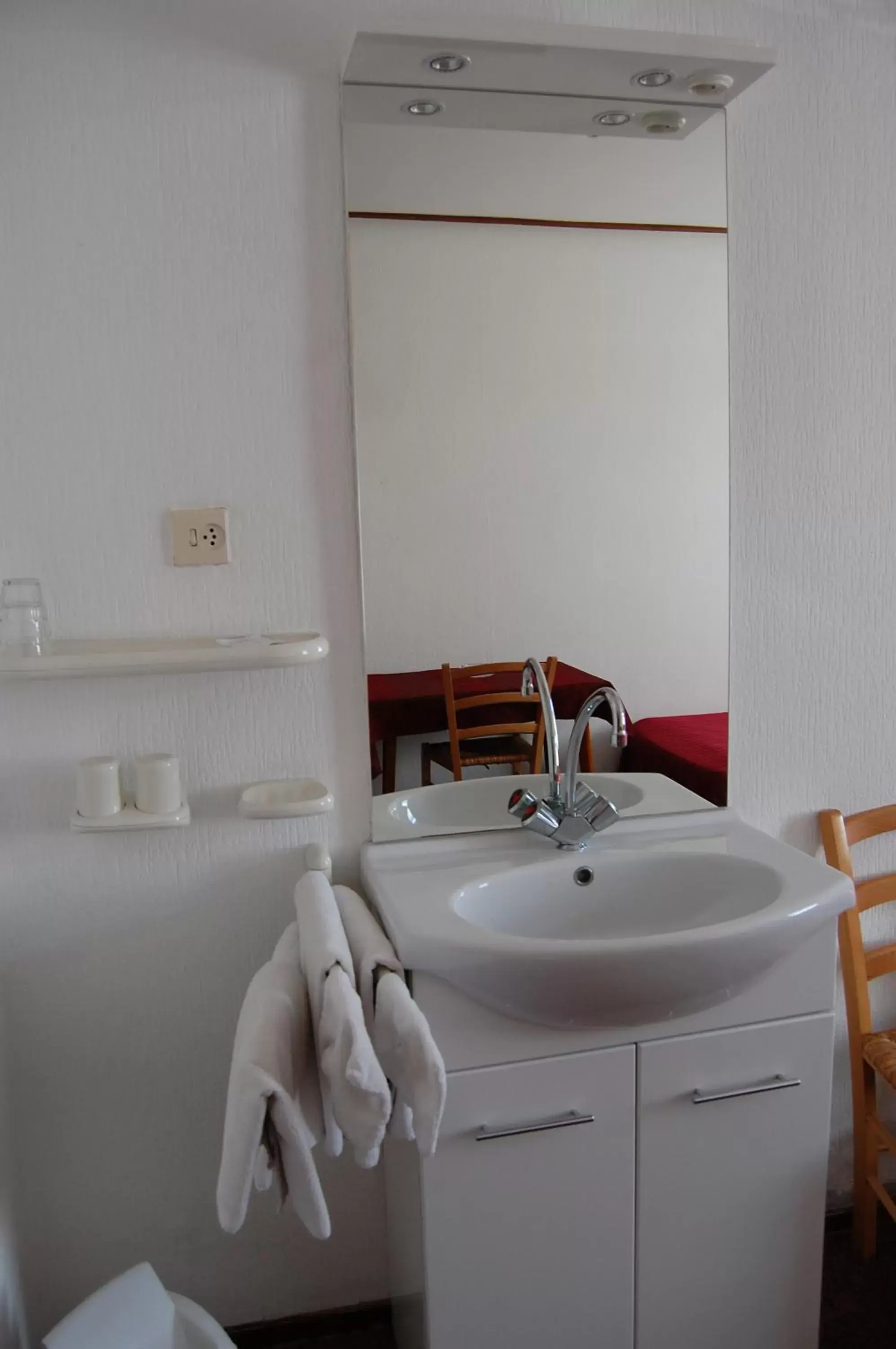 Single Room with Private Bathroom in Hotel Cafe 't Zonneke Single Room with Private Bathroom in Hotel Cafe 't Zonneke