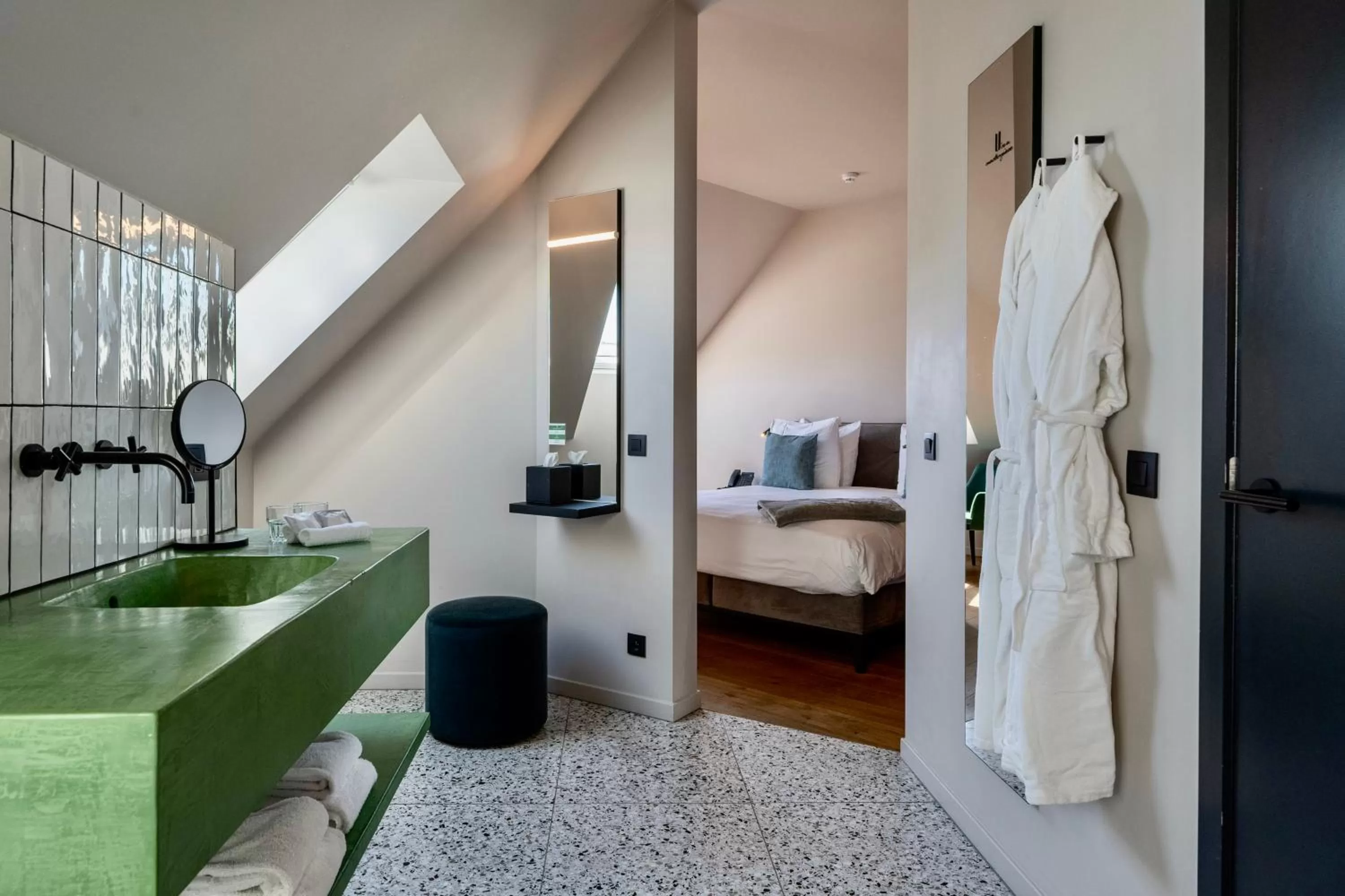 Bathroom, Bed in U Eat & Sleep Antwerp