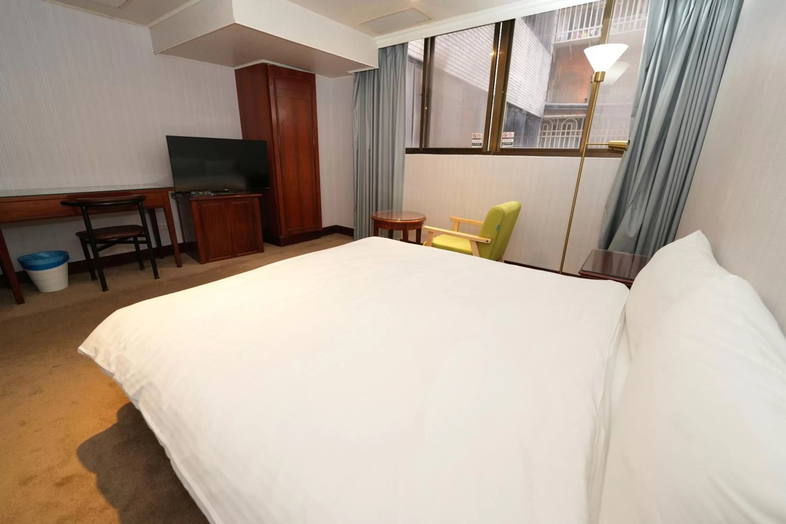 Photo of the whole room, Bed in Shanger Hotel