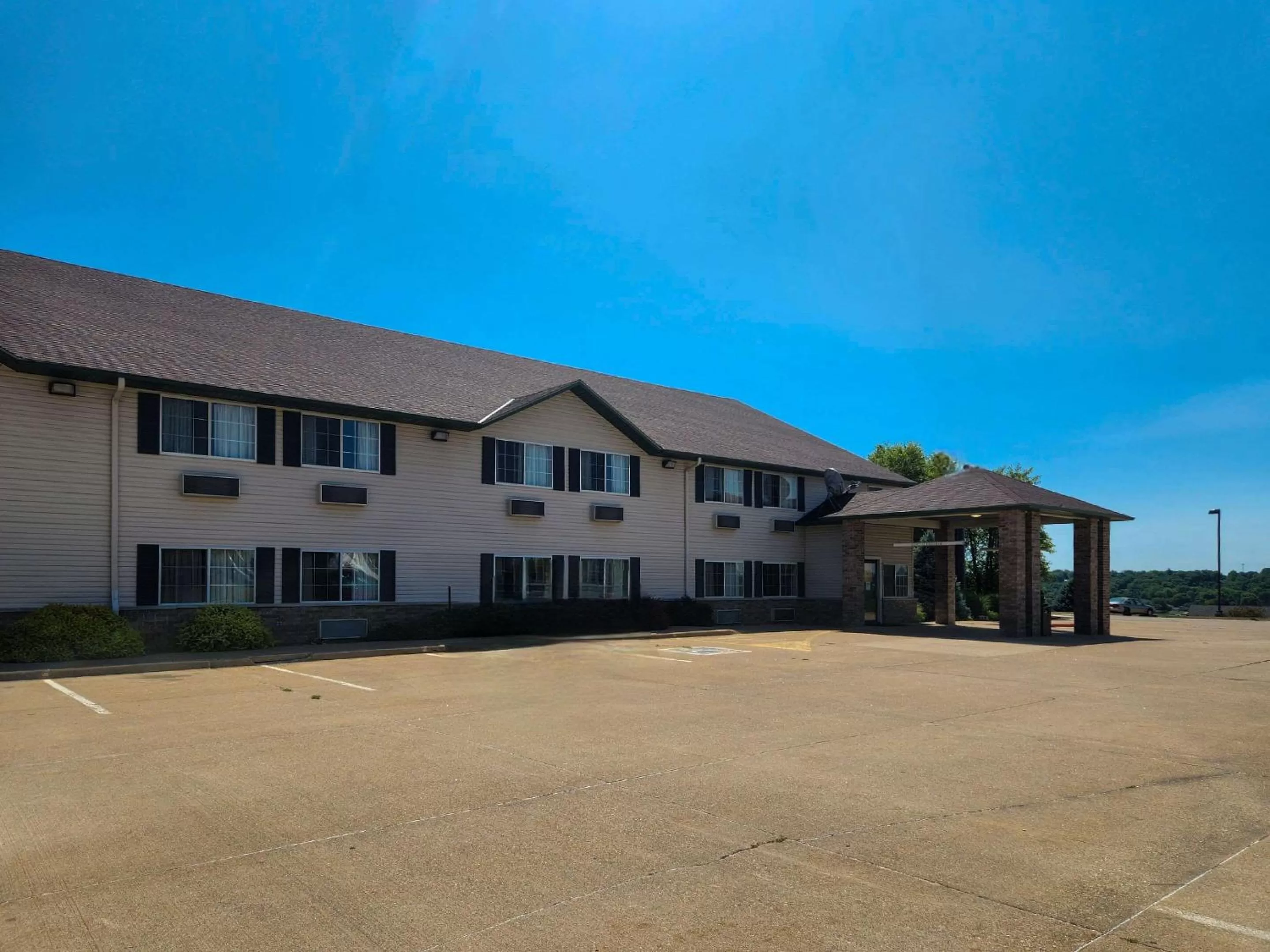 Property building in Eagle Ridge Inn