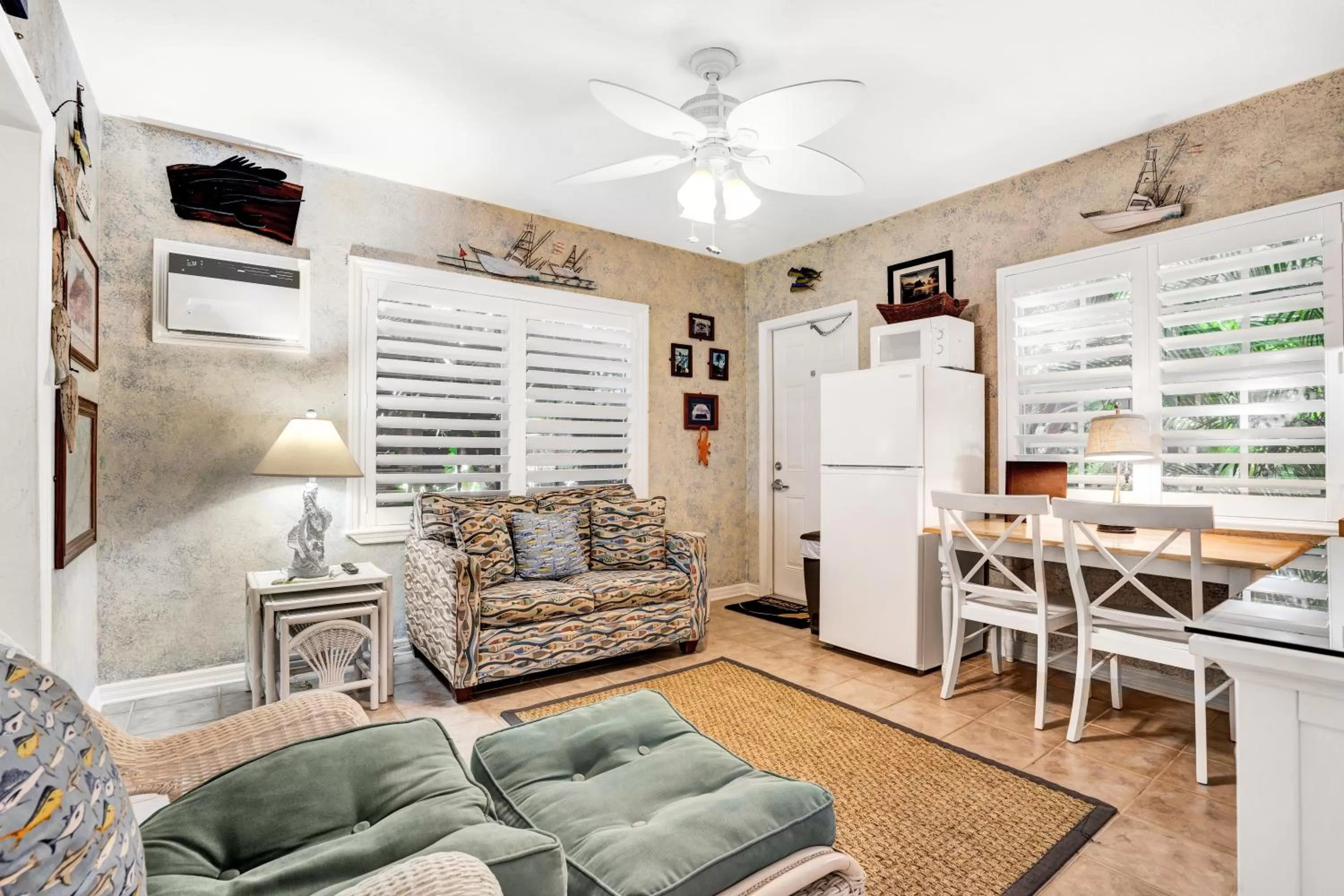 Seating area in Island Bay Resort