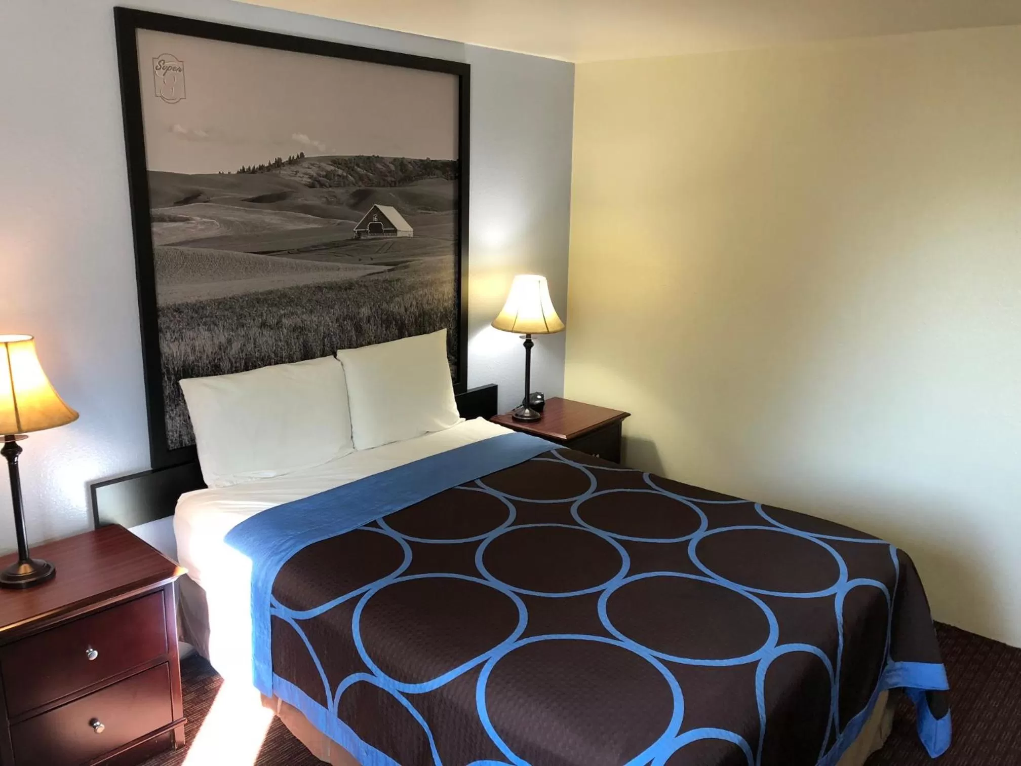 Bedroom, Bed in Super 8 by Wyndham Lewiston